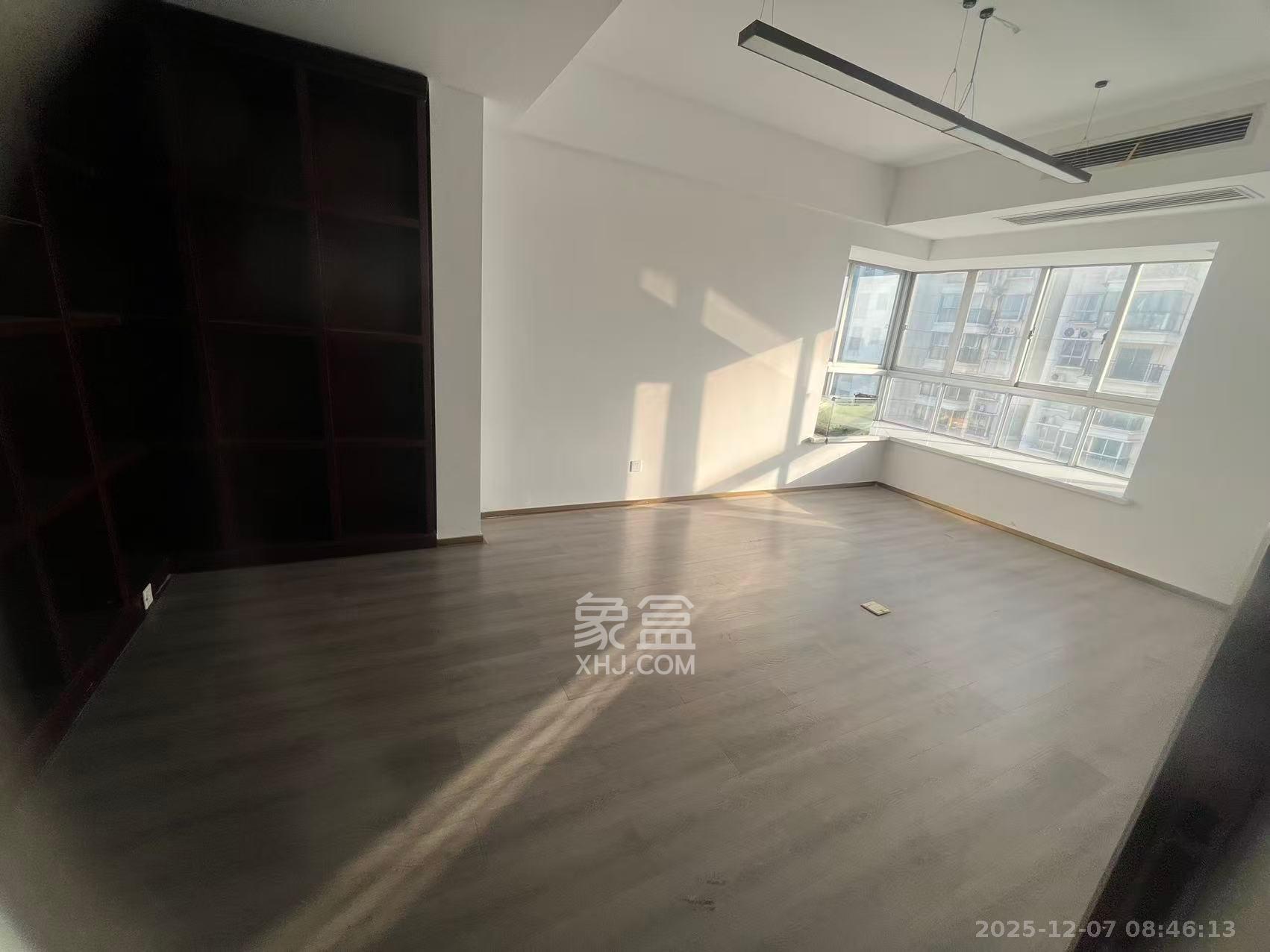 华雅花园 5室2厅2卫 15000.0元/月 华雅花园 5室2厅2卫 15000.0元/月室内图