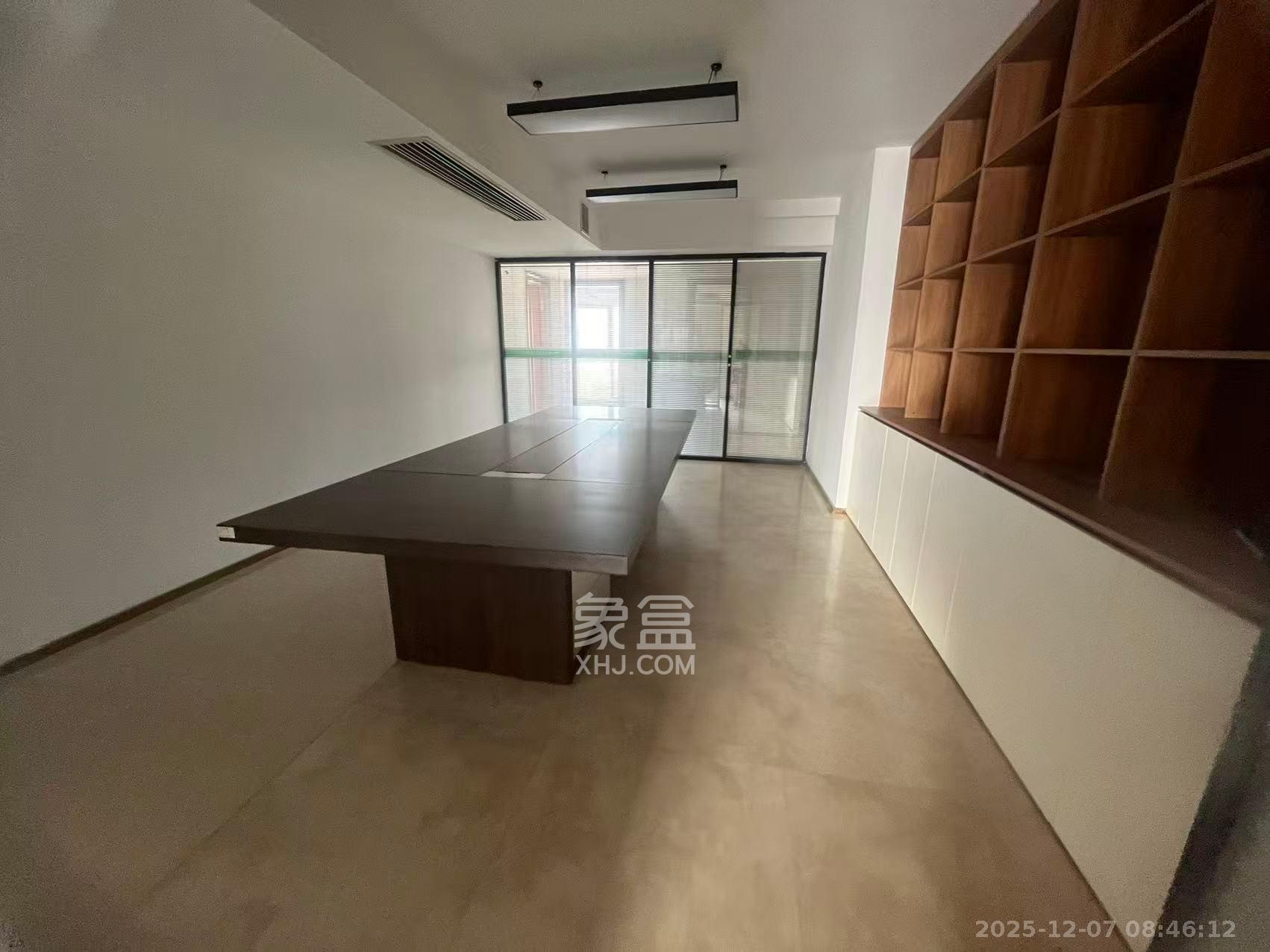 华雅花园 5室2厅2卫 15000.0元/月 华雅花园 5室2厅2卫 15000.0元/月室内图