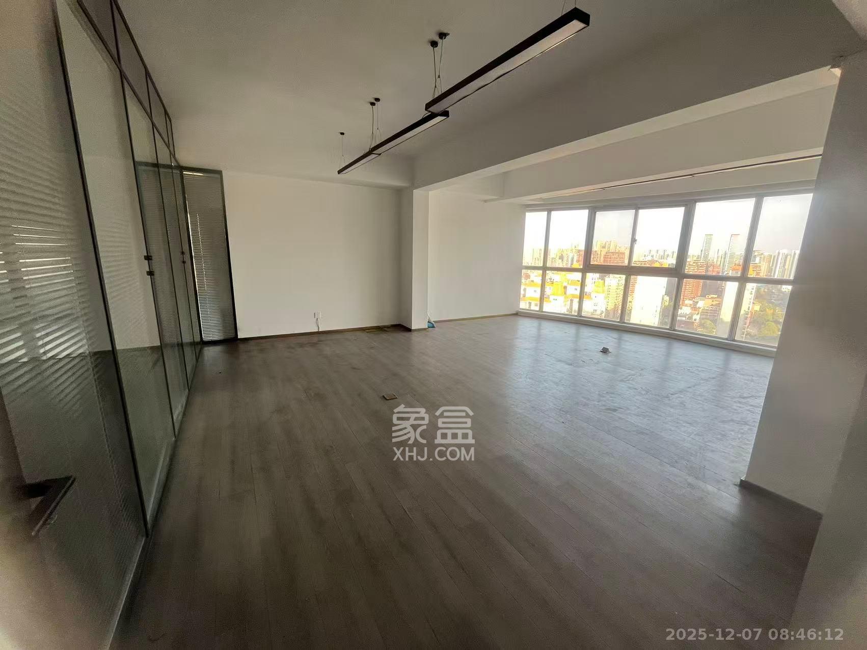 华雅花园 5室2厅2卫 15000.0元/月 华雅花园 5室2厅2卫 15000.0元/月室内图