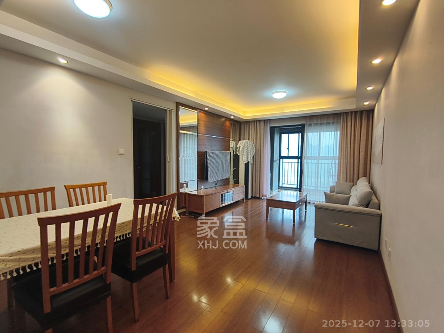 万科城  2室2厅1卫    2200.0元/月