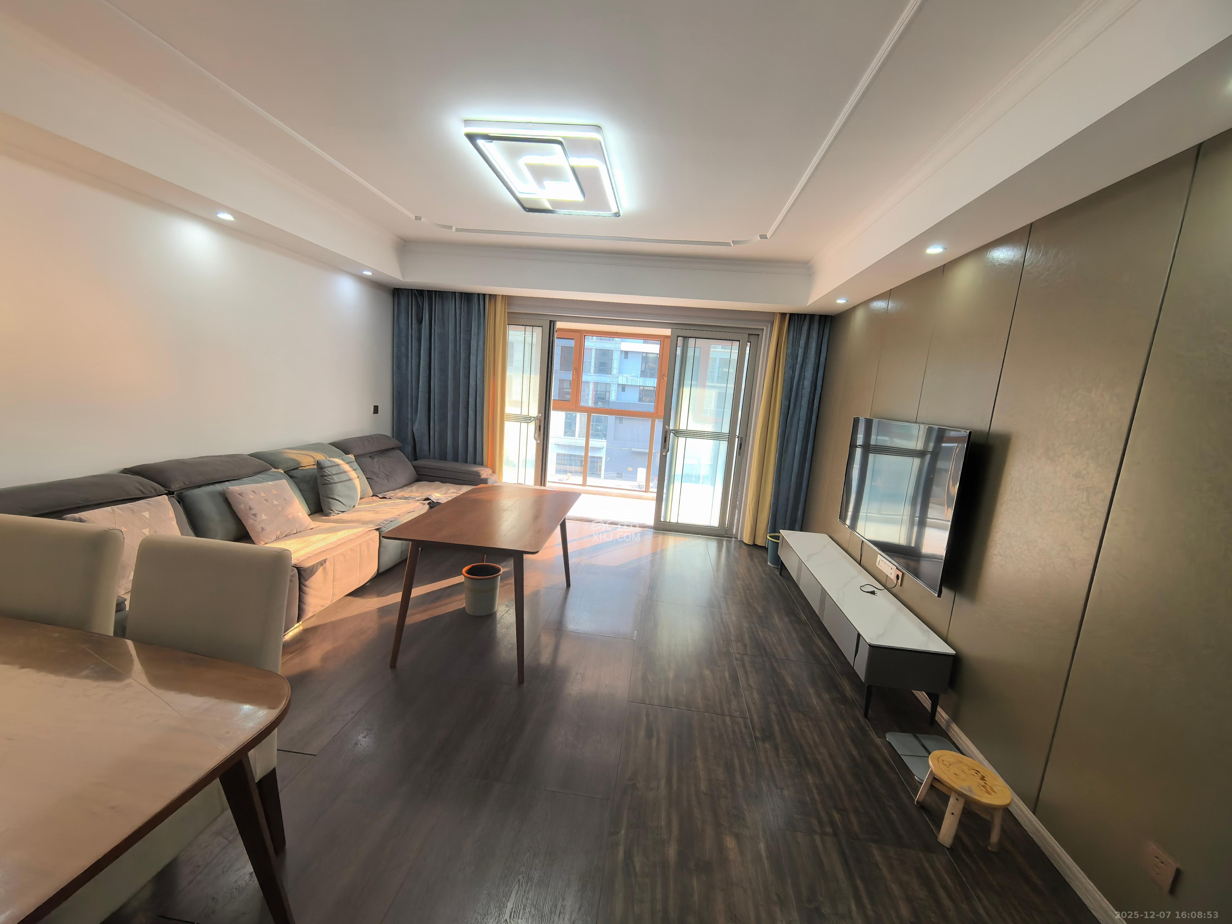 绿地湖湘中心  3室2厅2卫    6000.0元/月室内图