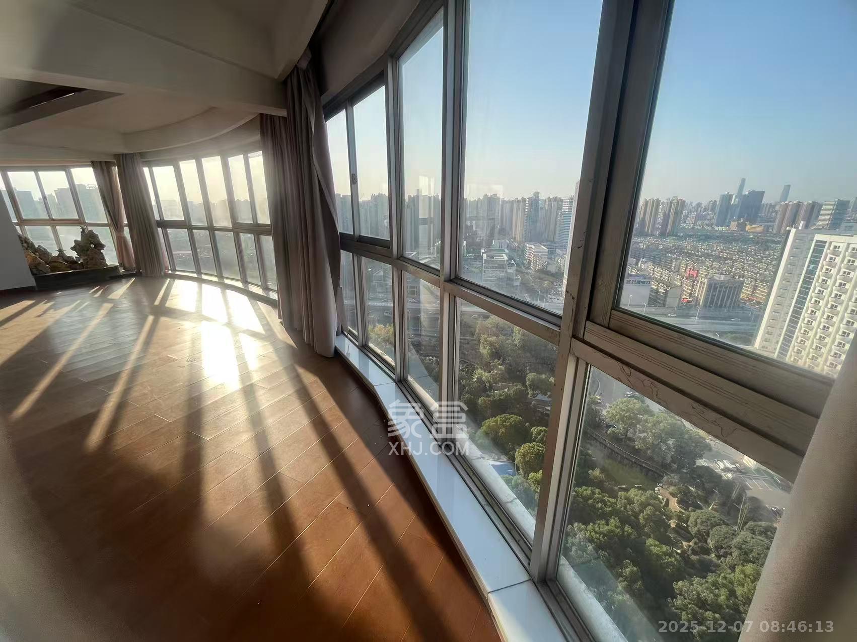 华雅花园  5室2厅2卫    15000.0元/月室内图