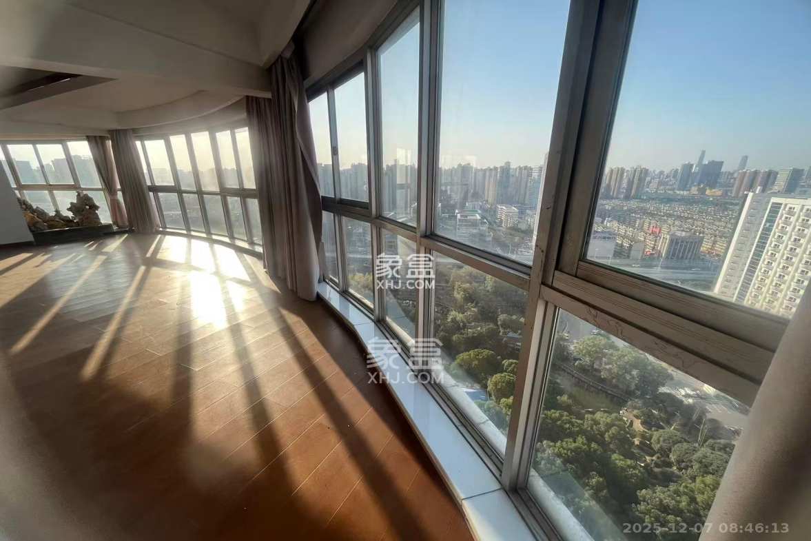 华雅花园 5室2厅2卫 15000.0元/月 华雅花园 5室2厅2卫 15000.0元/月室内图