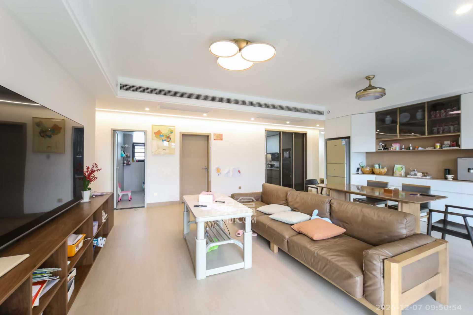 宝能公馆(美联天骄城五期) 4室2厅2卫 6000.0元/月 宝能公馆(美联天骄城五期) 4室2厅2卫 6000.0元/月室内图