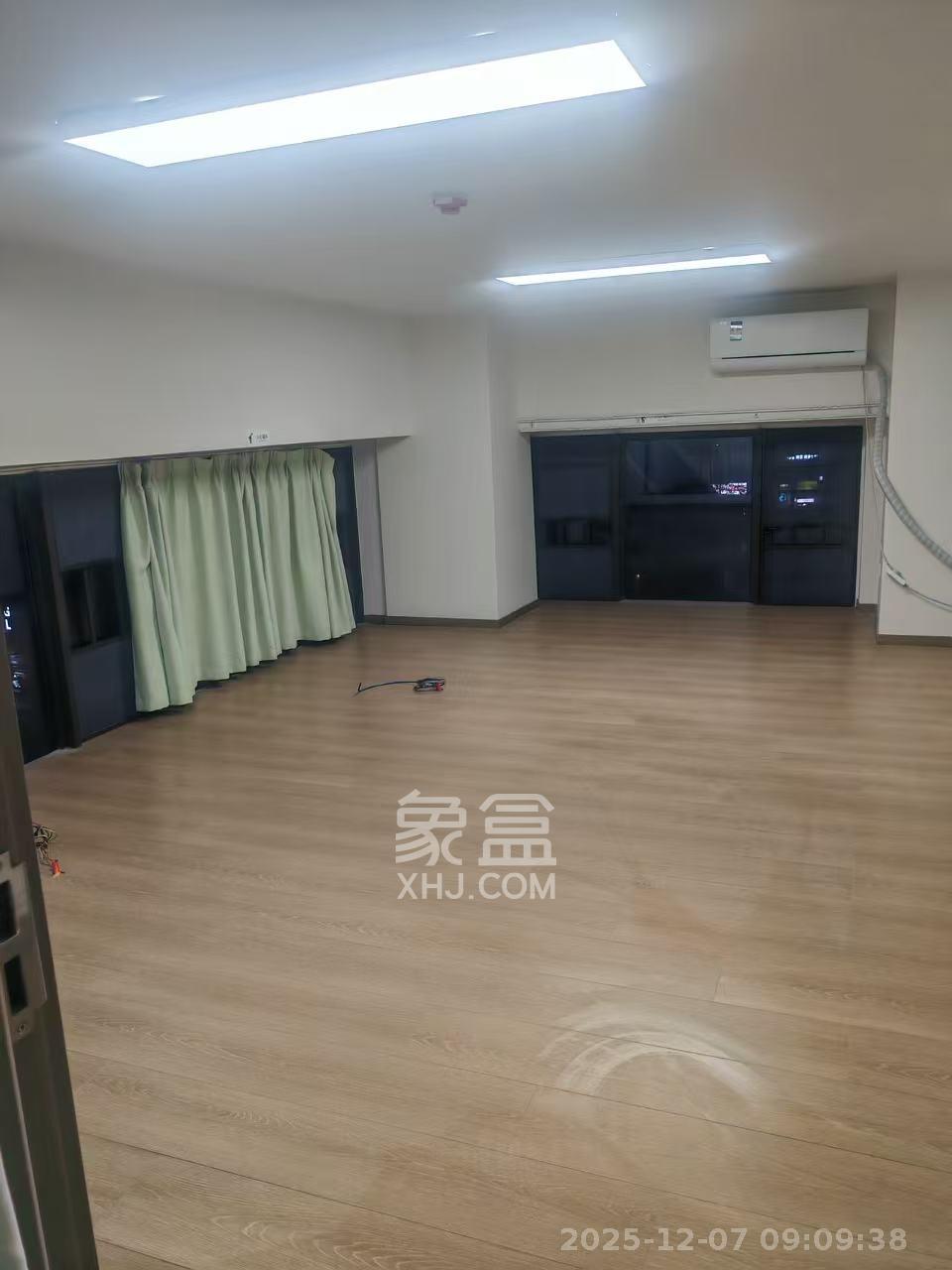 世茂璀璨天城公寓  4室1厅1卫    5500.0元/月室内图