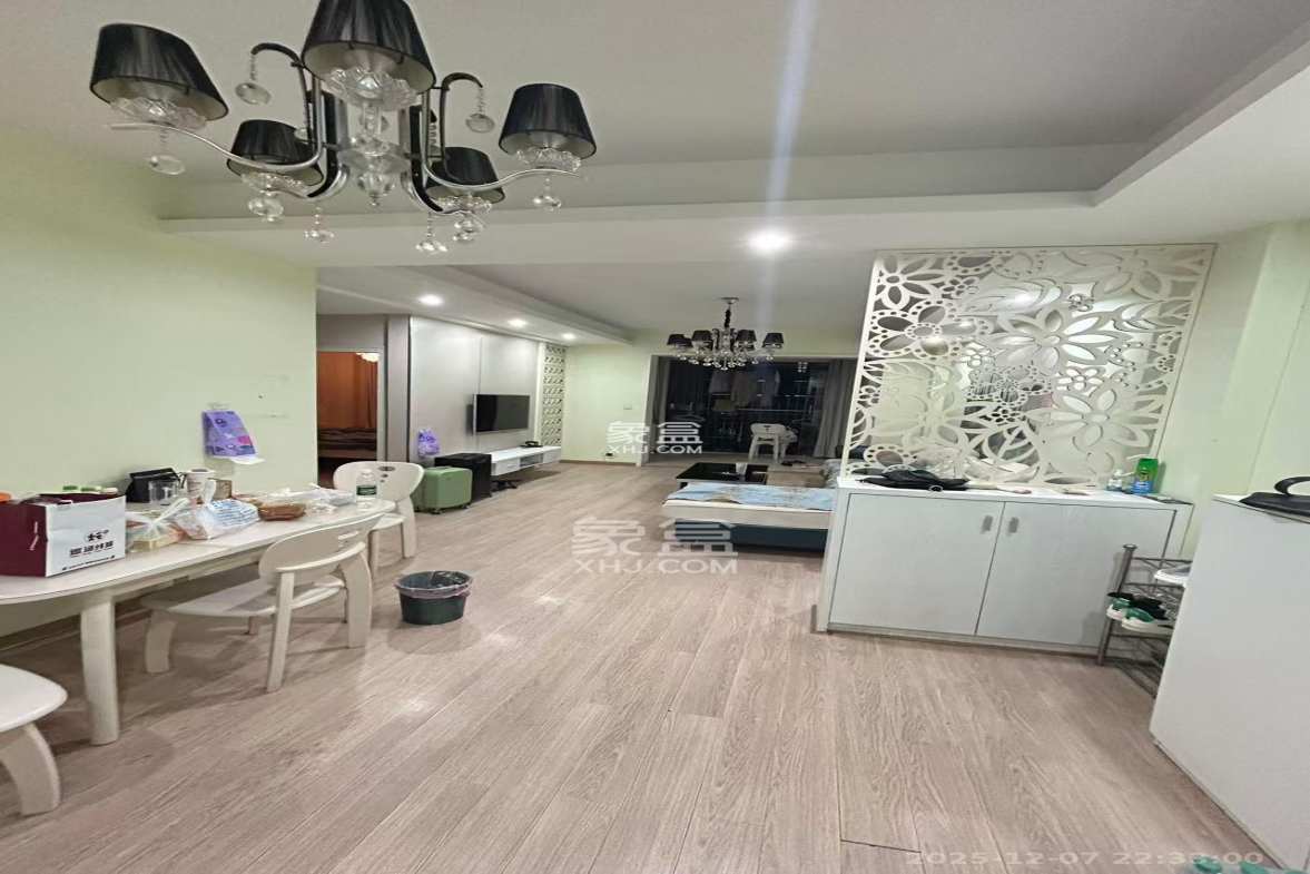 城市山水豪园(山水城市风景) 1室2厅1卫 2100.0元/月 城市山水豪园(山水城市风景) 1室2厅1卫 2100.0元/月室内图