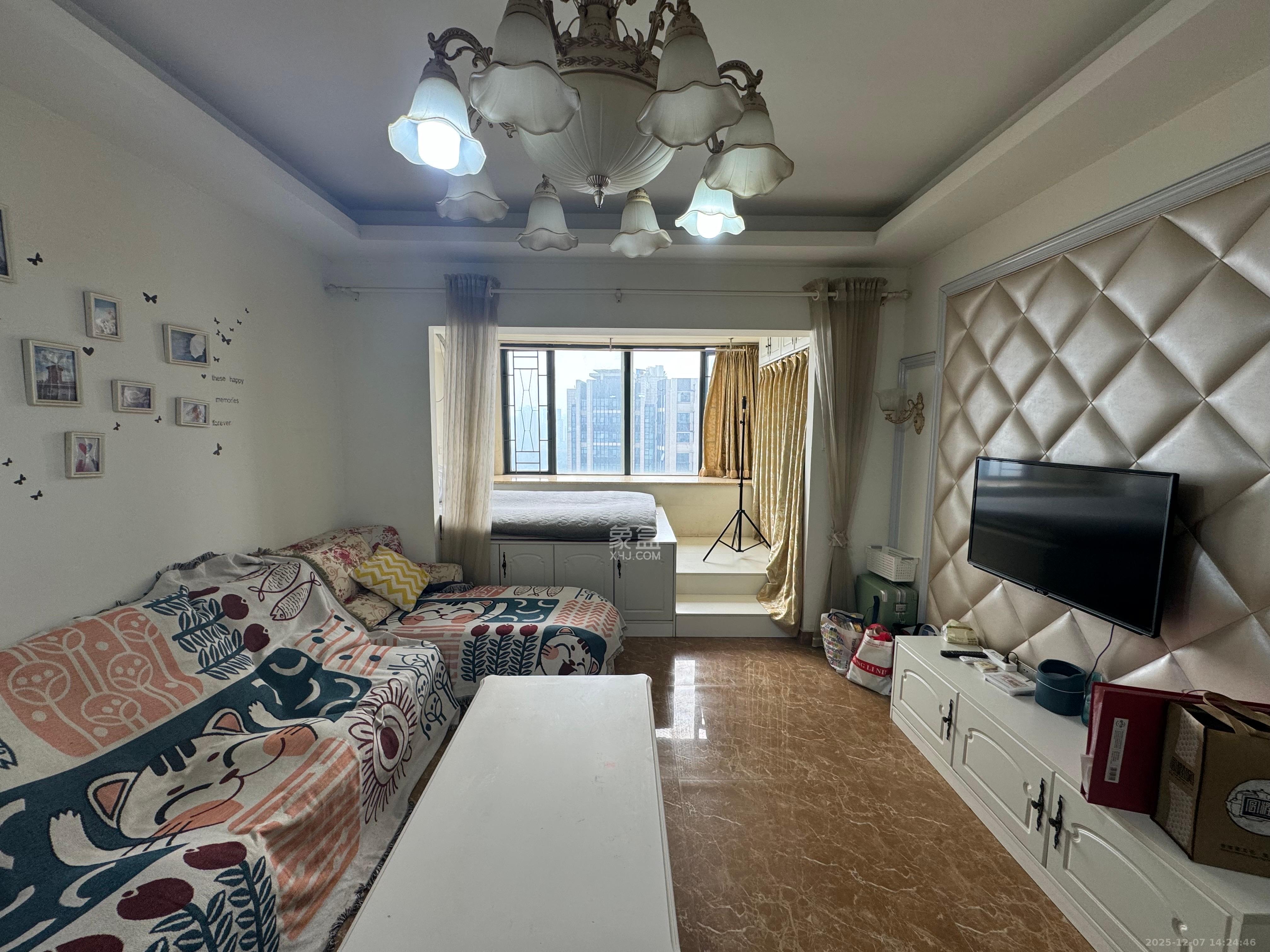 观园国际公寓  1室1厅1卫    1600.0元/月