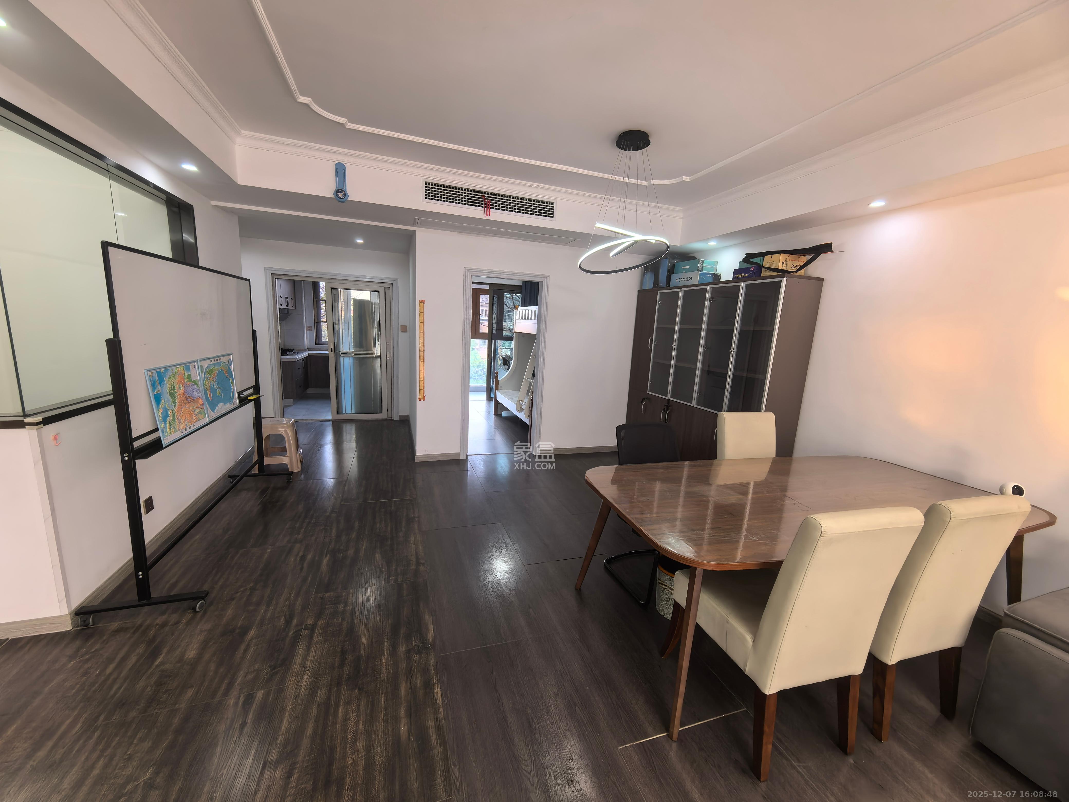 绿地湖湘中心  3室2厅2卫    6000.0元/月