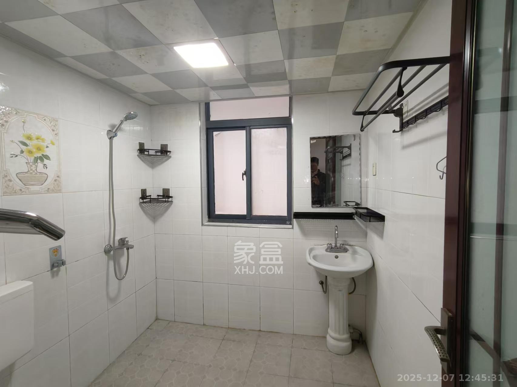 华韵城市海岸（城市水岸苑）  2室2厅1卫    2100.0元/月