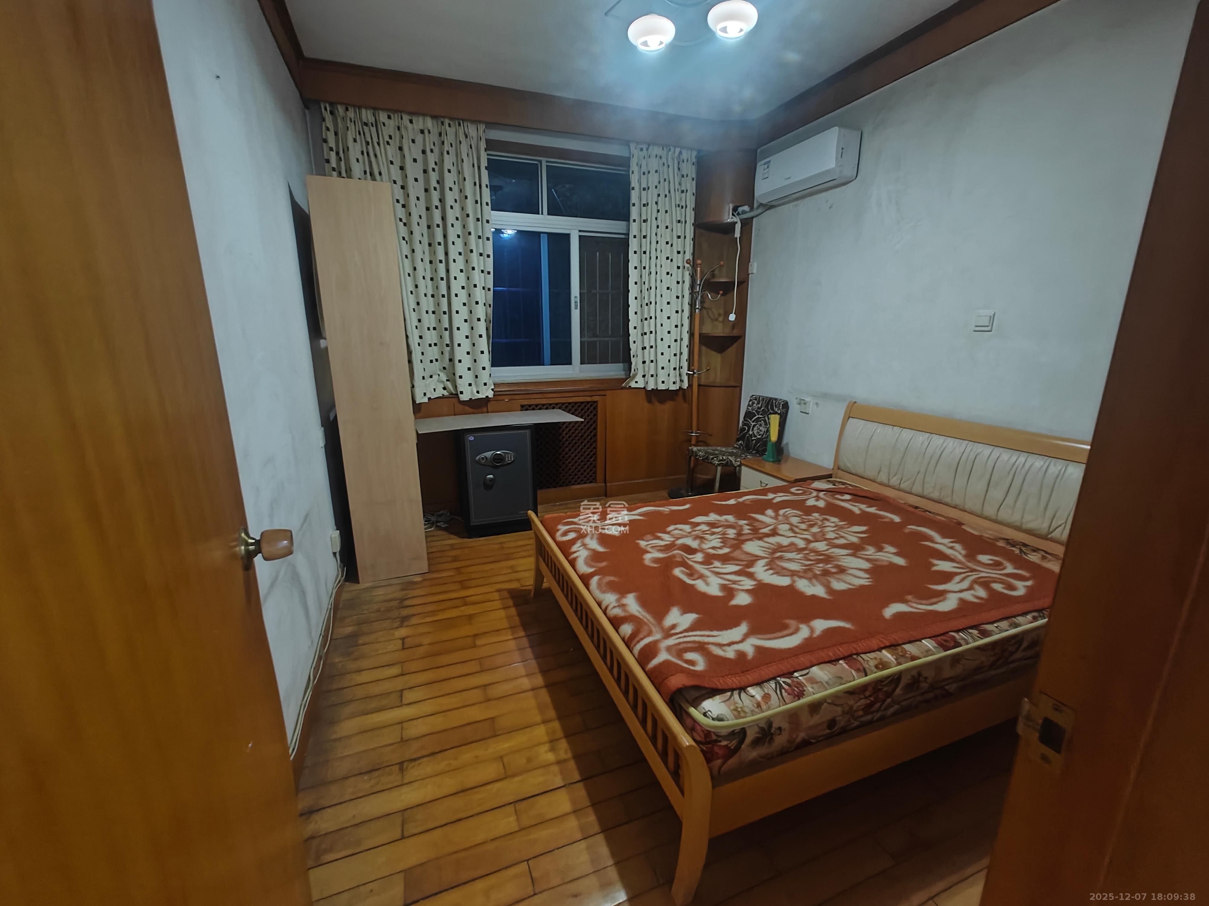 石佳冲小区 3室2厅1卫 2200.0元/月 石佳冲小区 3室2厅1卫 2200.0元/月室内图