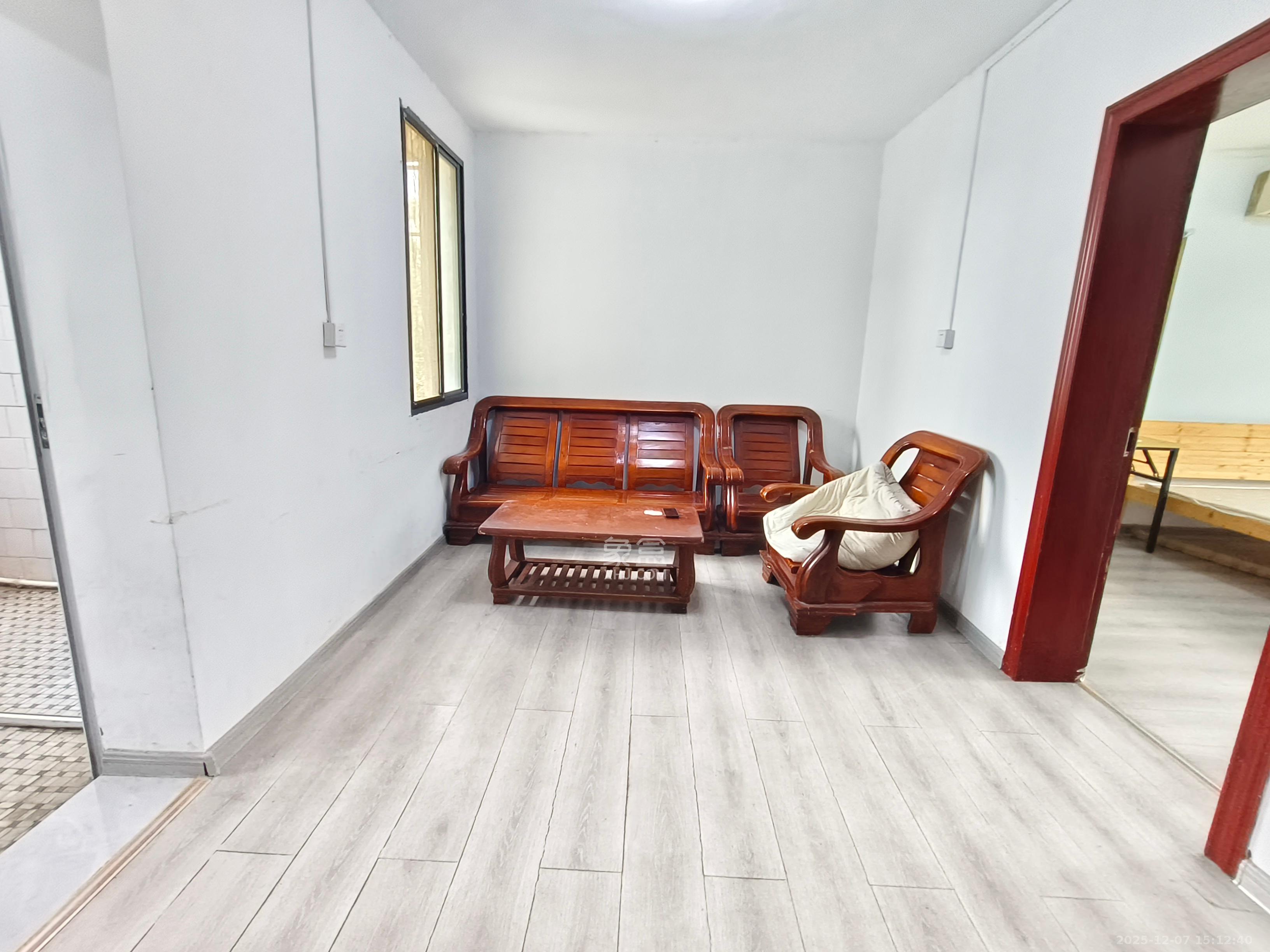 蒋家垅社区 2室1厅1卫 1000.0元/月 蒋家垅社区 2室1厅1卫 1000.0元/月室内图