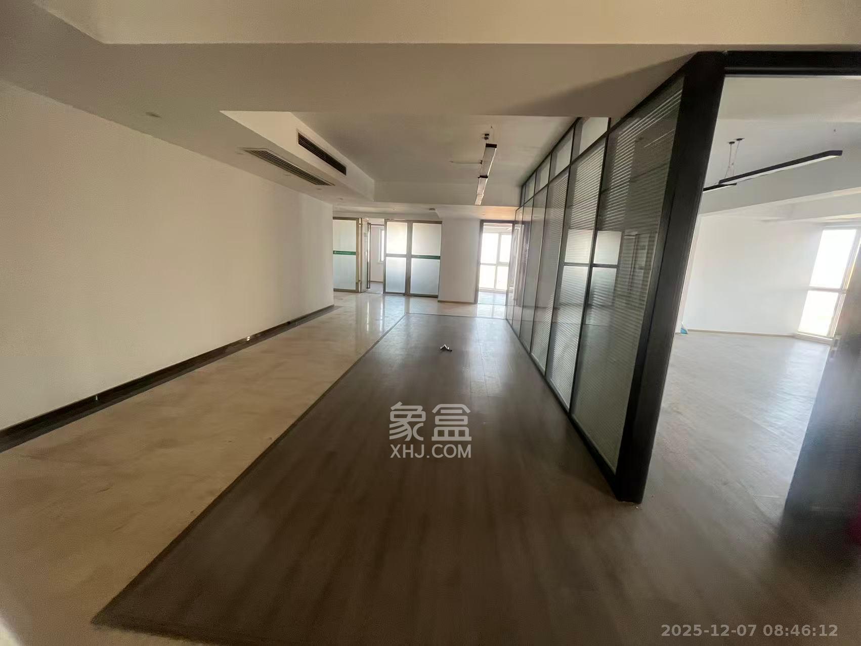 华雅花园 5室2厅2卫 15000.0元/月 华雅花园 5室2厅2卫 15000.0元/月室内图