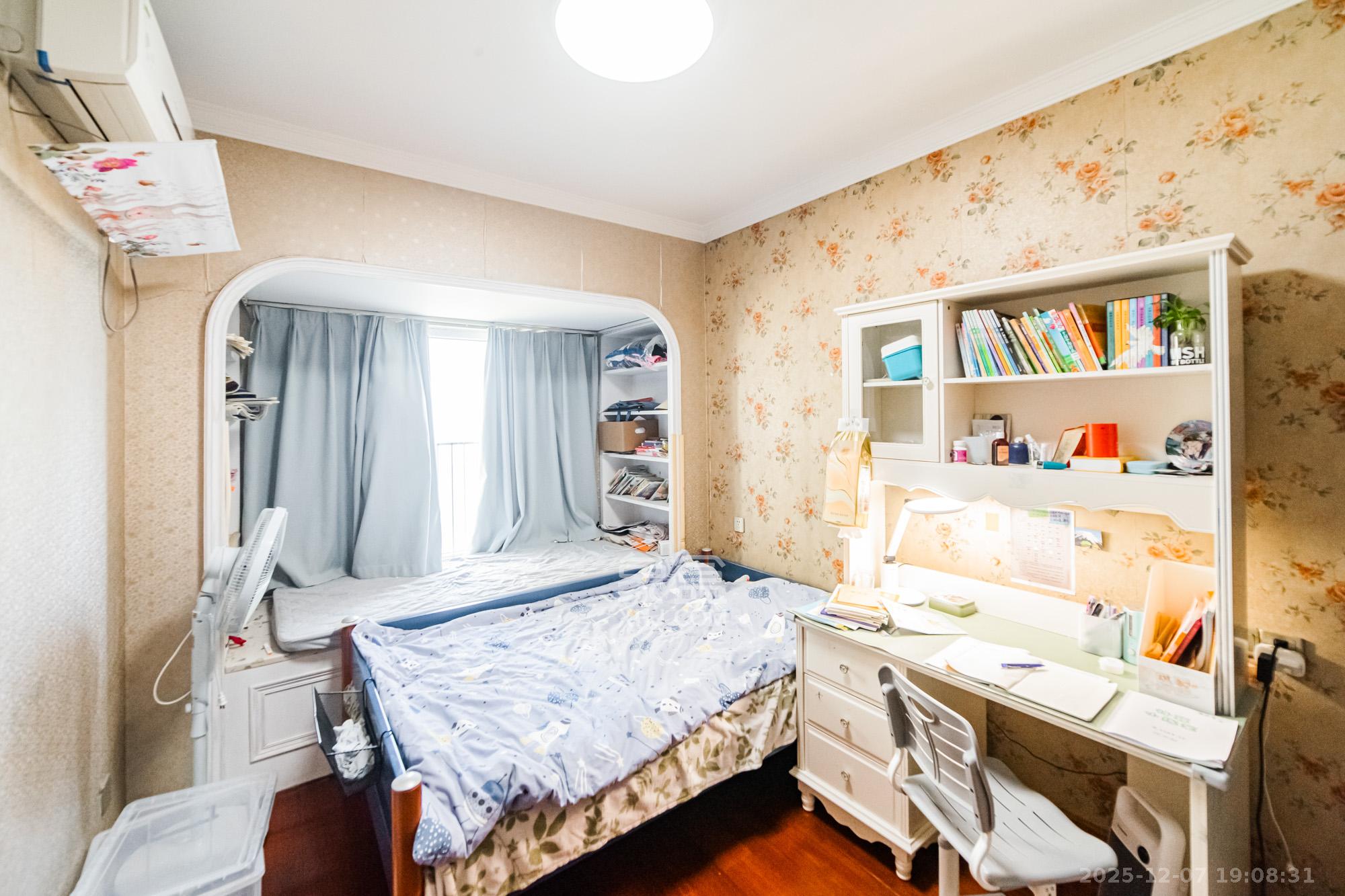 万国城(当代满庭春MOMA)三期 3室2厅2卫 95.0万 万国城(当代满庭春MOMA)三期 3室2厅2卫 95.0万卧室