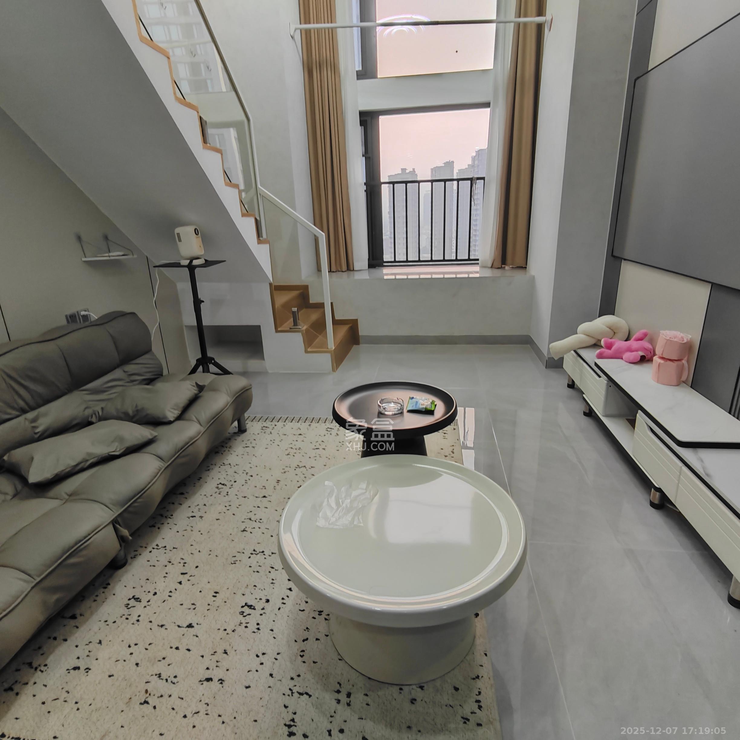 保利中环广场（保利中悦苑）  1室1厅1卫    2400.0元/月