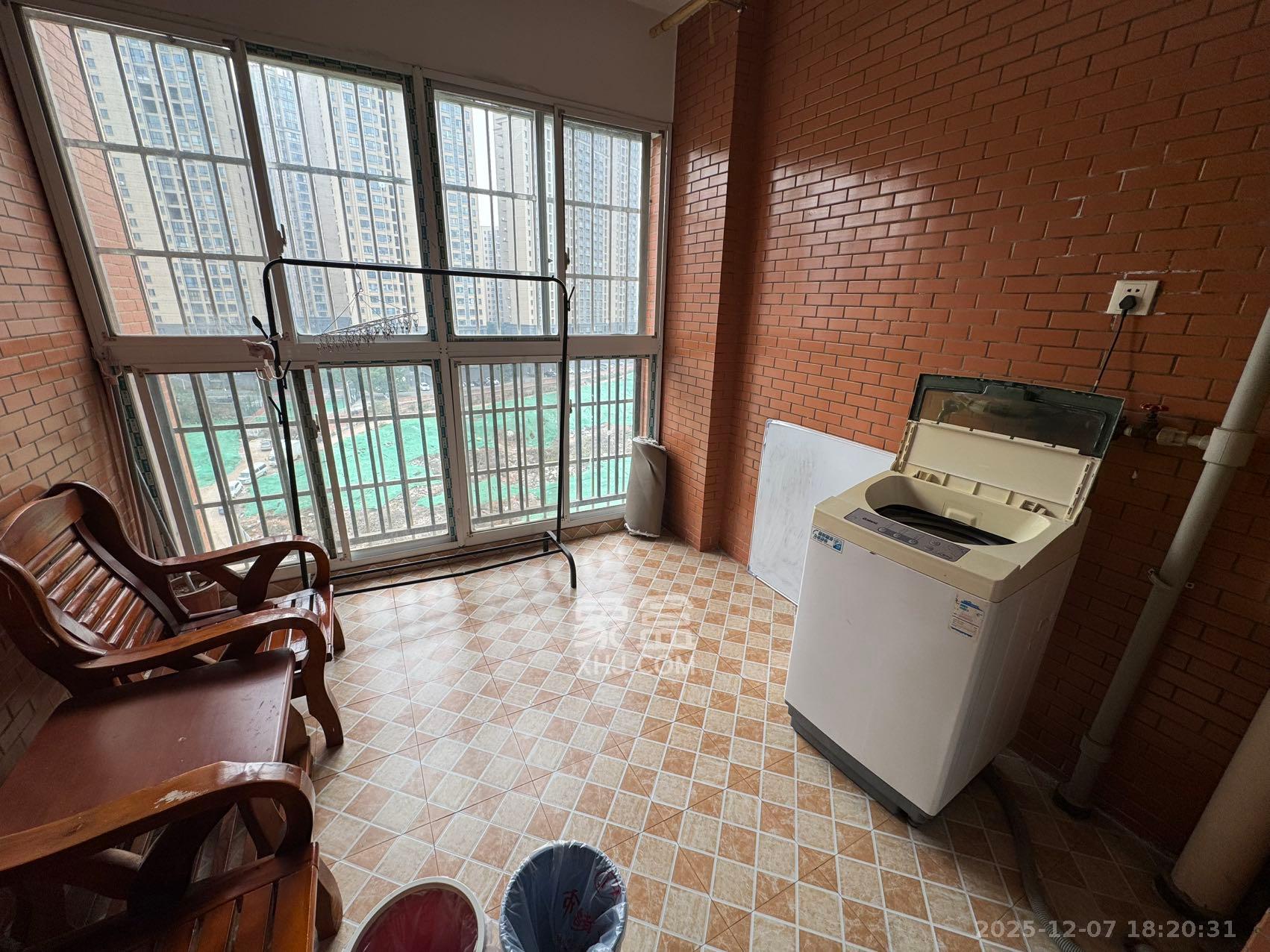 德庆水韵山城 3室2厅1卫 1800.0元/月 德庆水韵山城 3室2厅1卫 1800.0元/月室内图