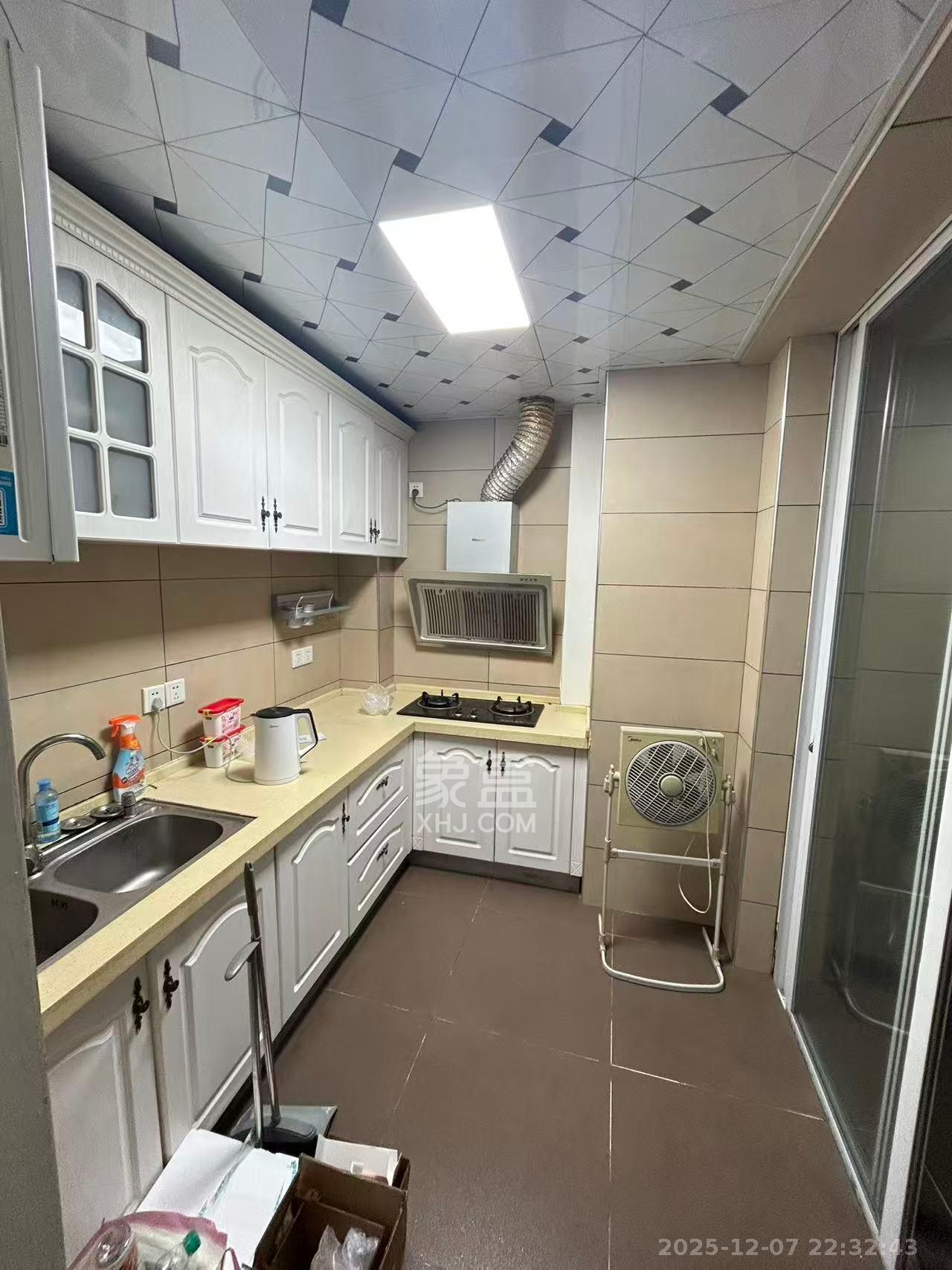 城市山水豪园(山水城市风景) 1室2厅1卫 2100.0元/月 城市山水豪园(山水城市风景) 1室2厅1卫 2100.0元/月室内图