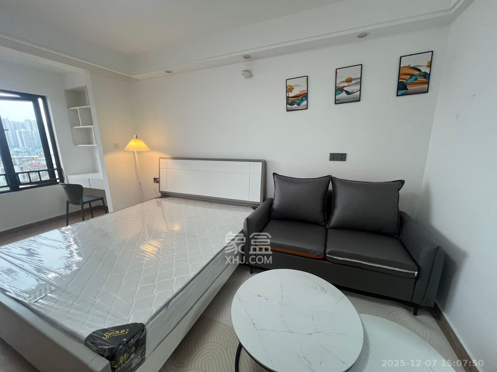 中海珑悦府  1室1厅1卫    1200.0元/月室内图