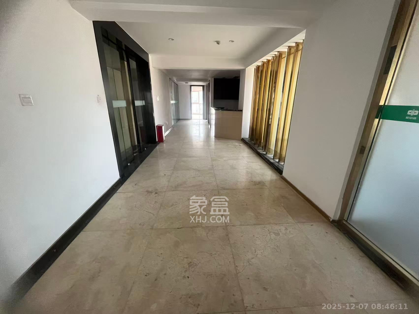 华雅花园 5室2厅2卫 15000.0元/月 华雅花园 5室2厅2卫 15000.0元/月室内图