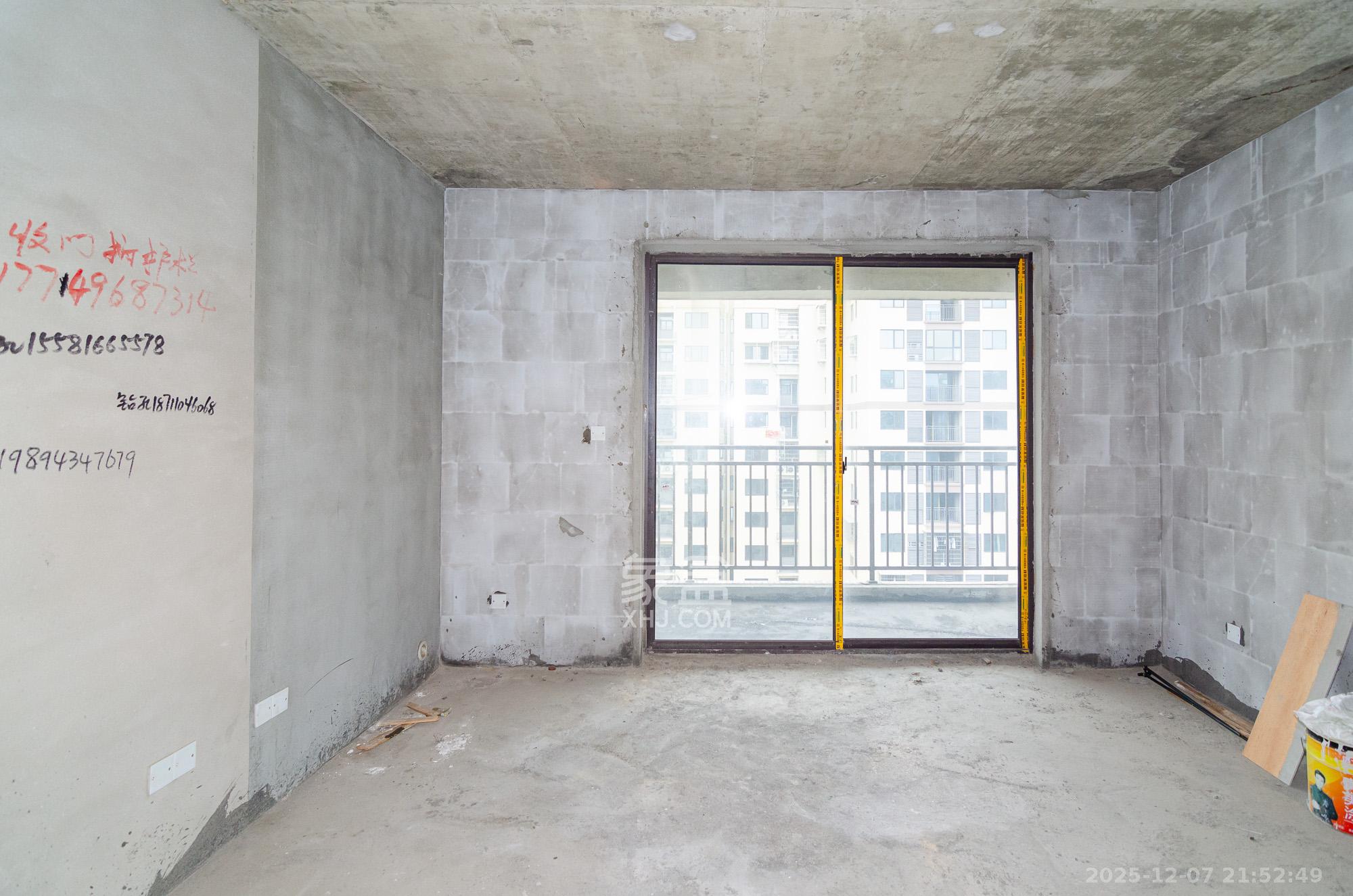 长郡旁牛津街（瑞凯滨江雅苑）  4室2厅2卫    66.0万