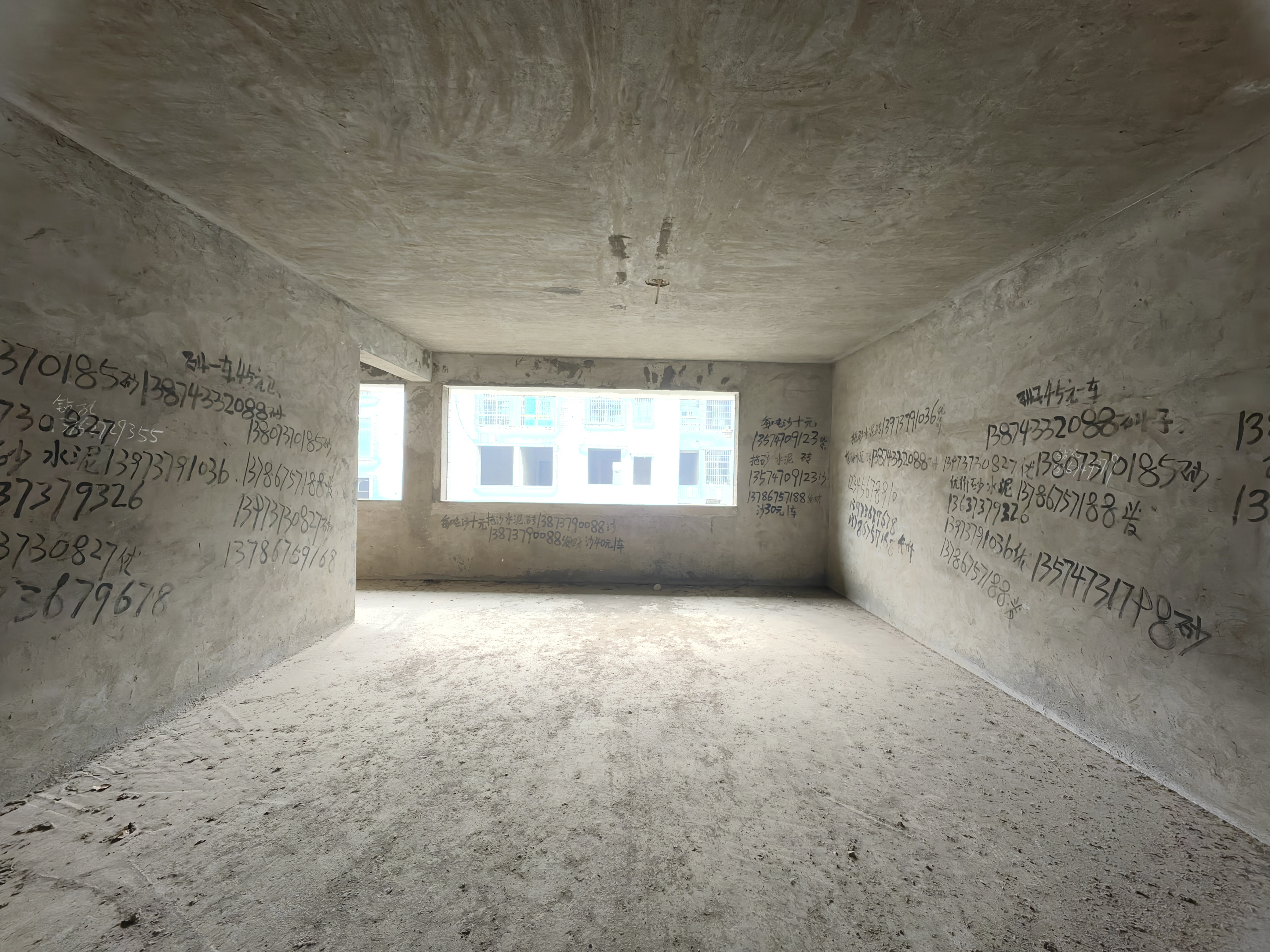 春晓花园  4室2厅2卫    48.0万