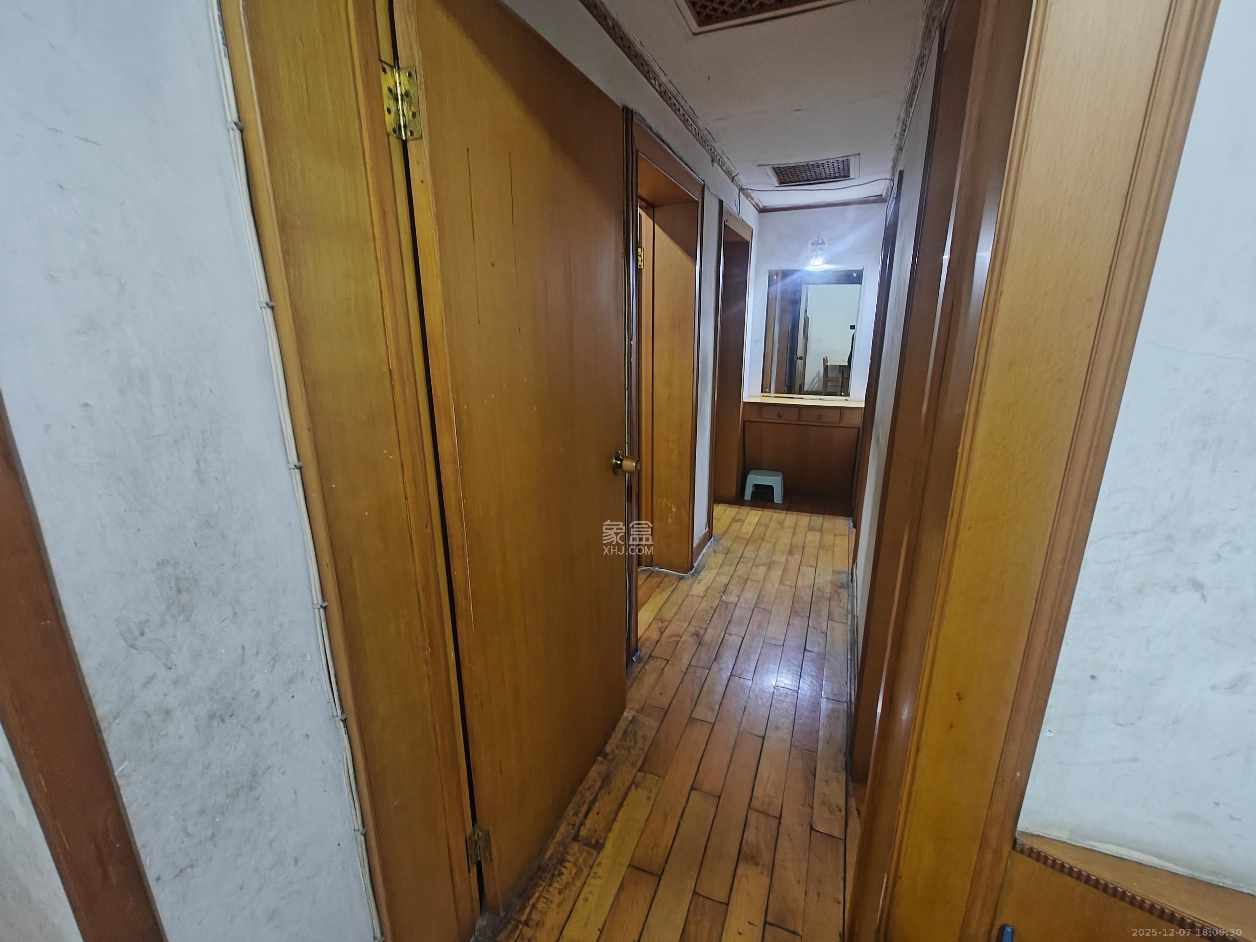 石佳冲小区 3室2厅1卫 2200.0元/月 石佳冲小区 3室2厅1卫 2200.0元/月室内图