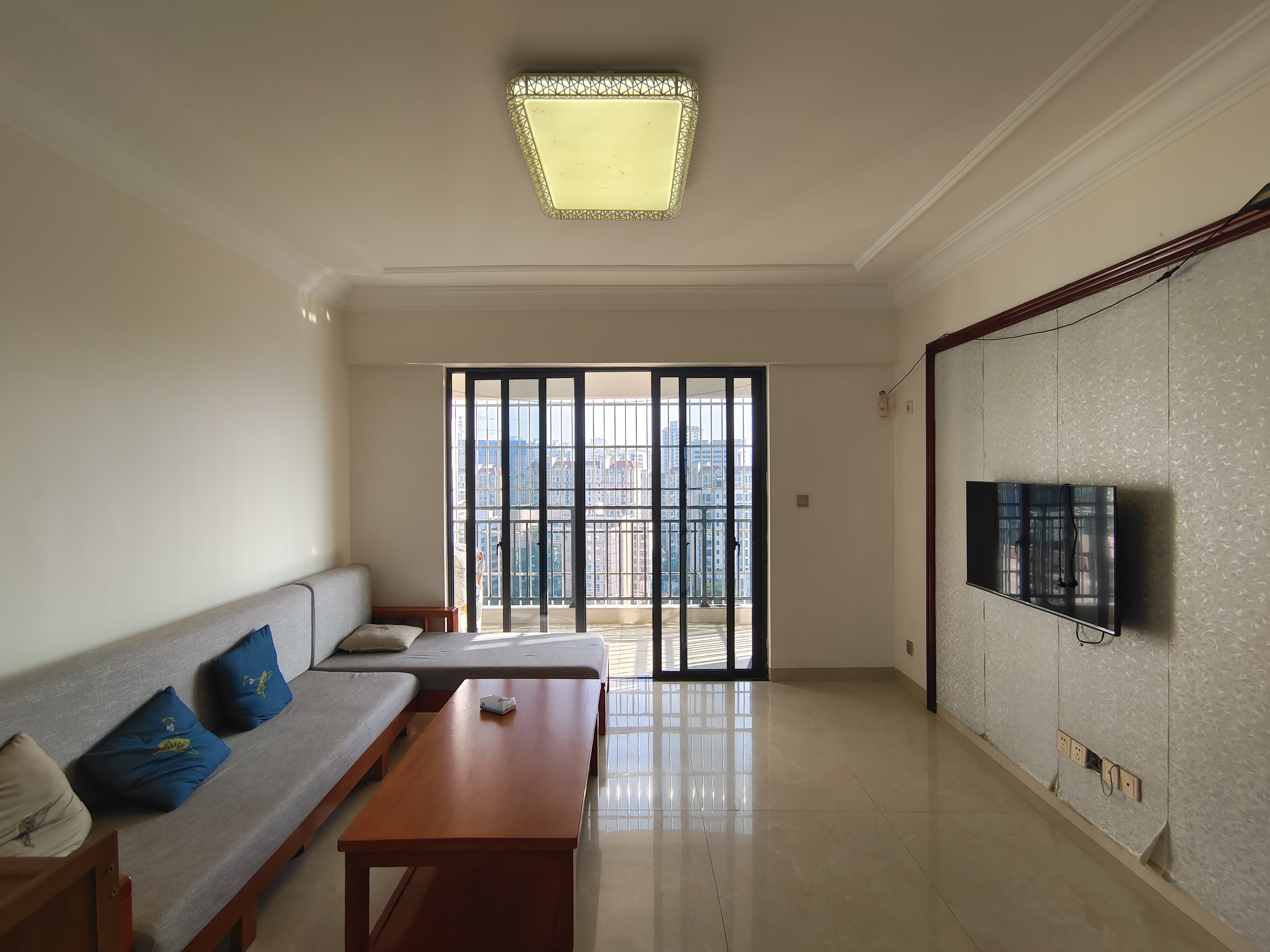 盛泰佳园  2室2厅1卫    2400.0元/月