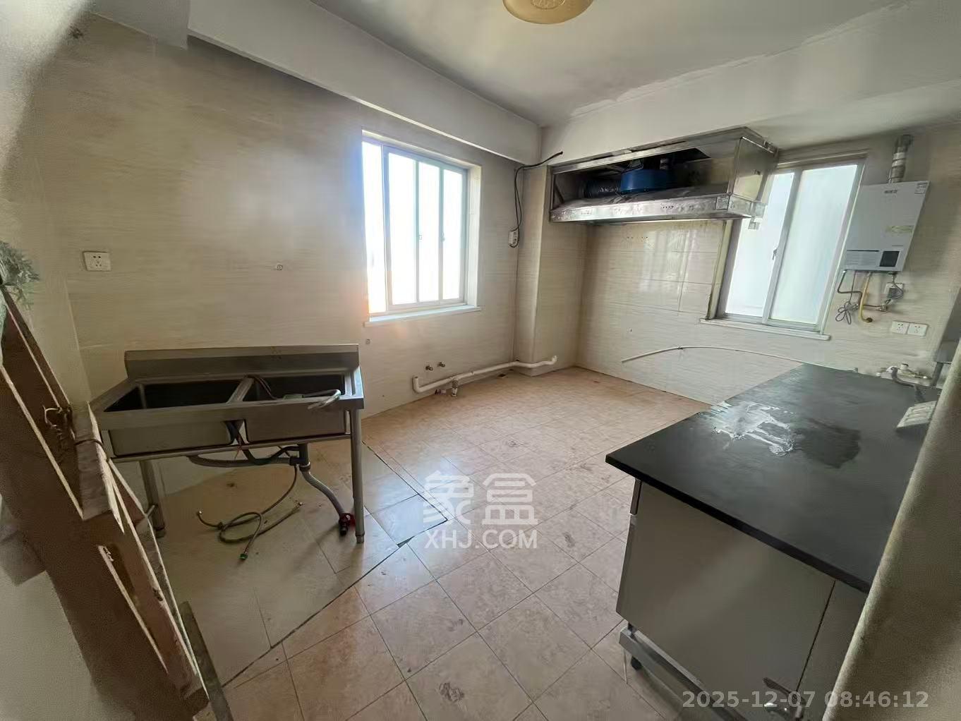 华雅花园 5室2厅2卫 15000.0元/月 华雅花园 5室2厅2卫 15000.0元/月室内图