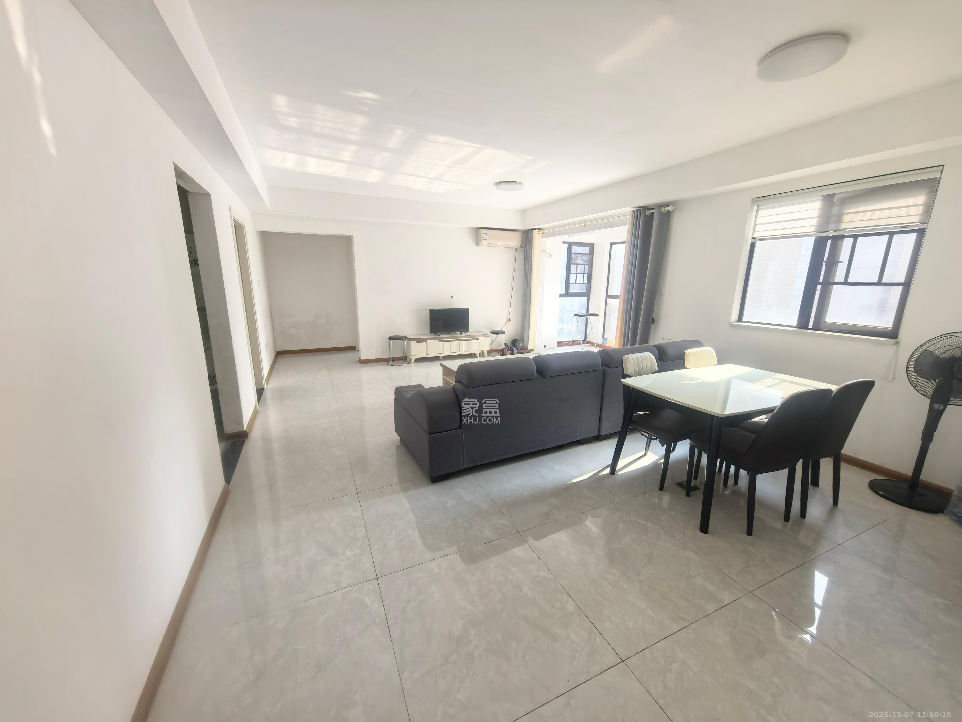 时代倾城三期  3室2厅1卫    2000.0元/月