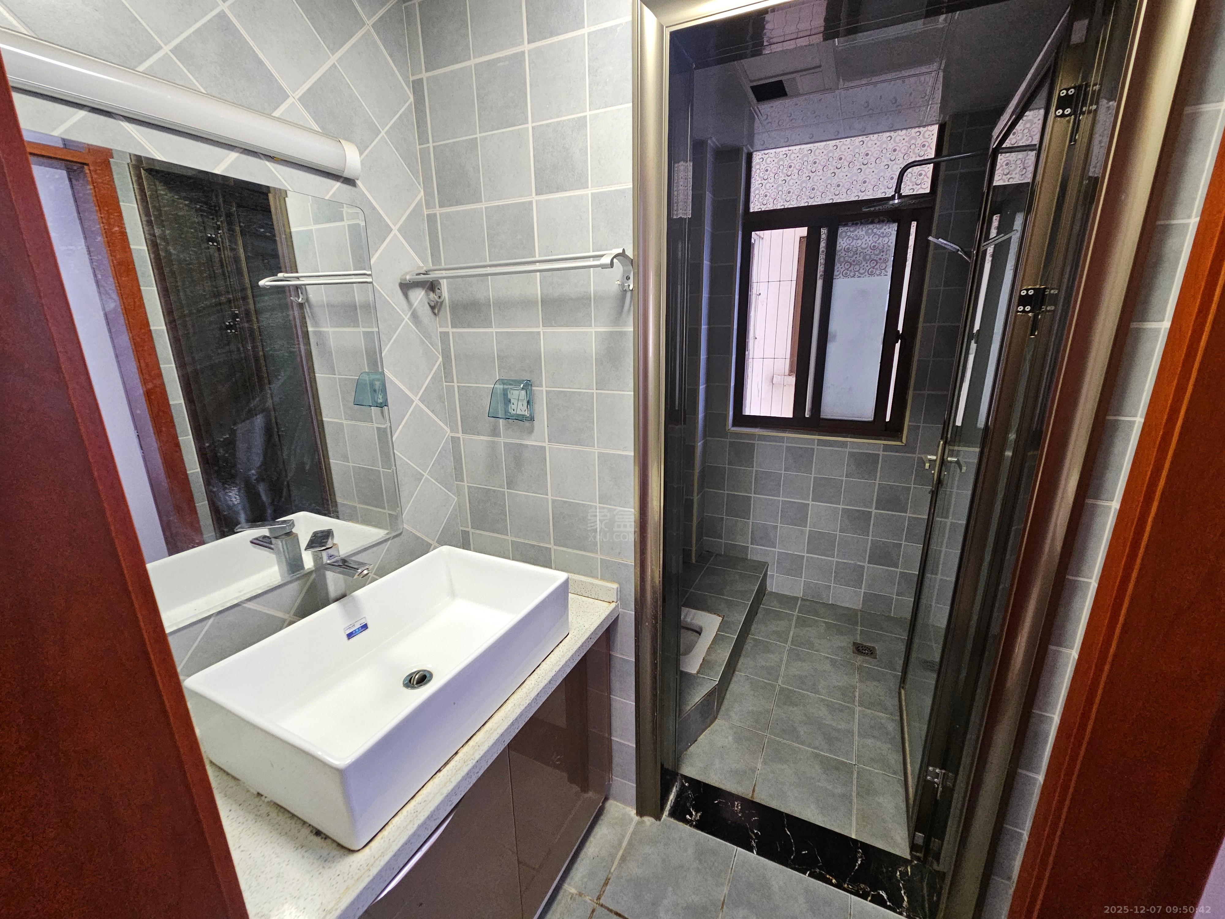 滨江花园  3室2厅2卫    1900.0元/月室内图