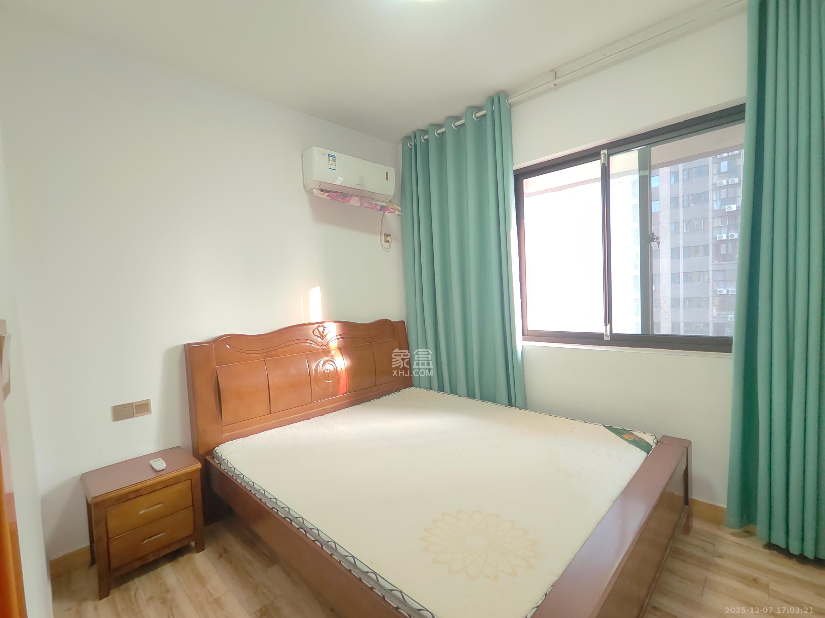 勤诚达境界城  4室2厅2卫    2000.0元/月