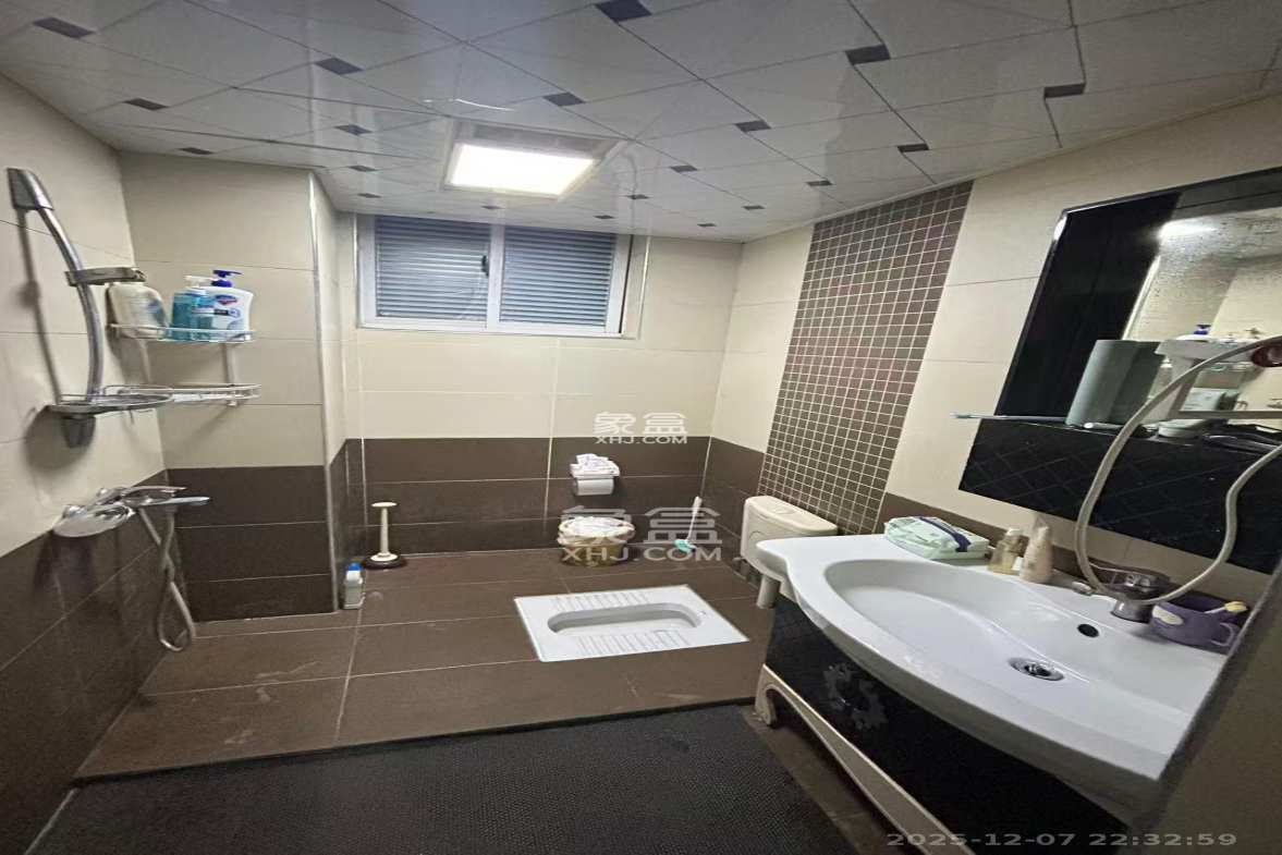 城市山水豪园(山水城市风景) 1室2厅1卫 2100.0元/月 城市山水豪园(山水城市风景) 1室2厅1卫 2100.0元/月室内图