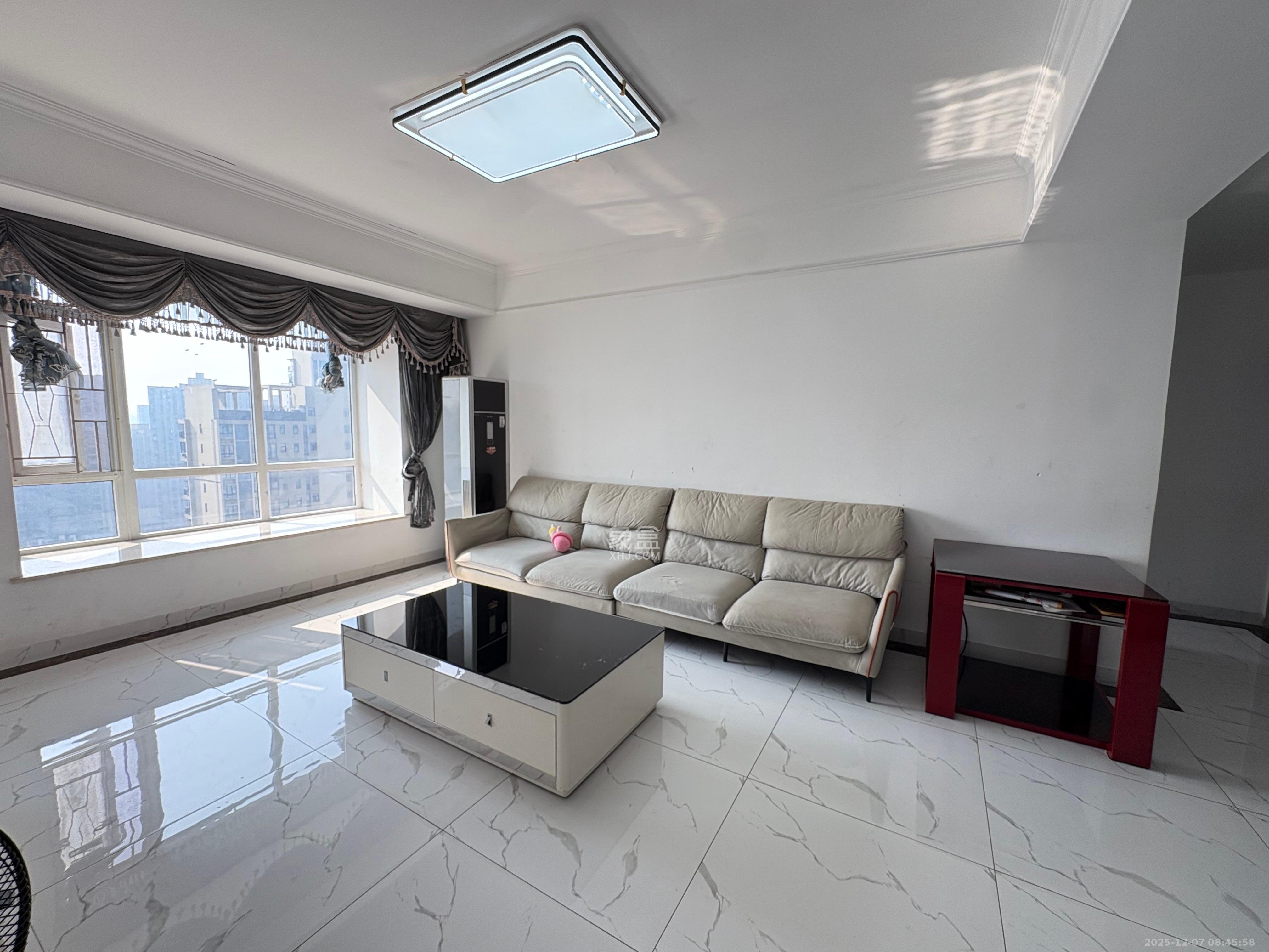 泊爱蓝湾  3室2厅3卫    3600.0元/月室内图