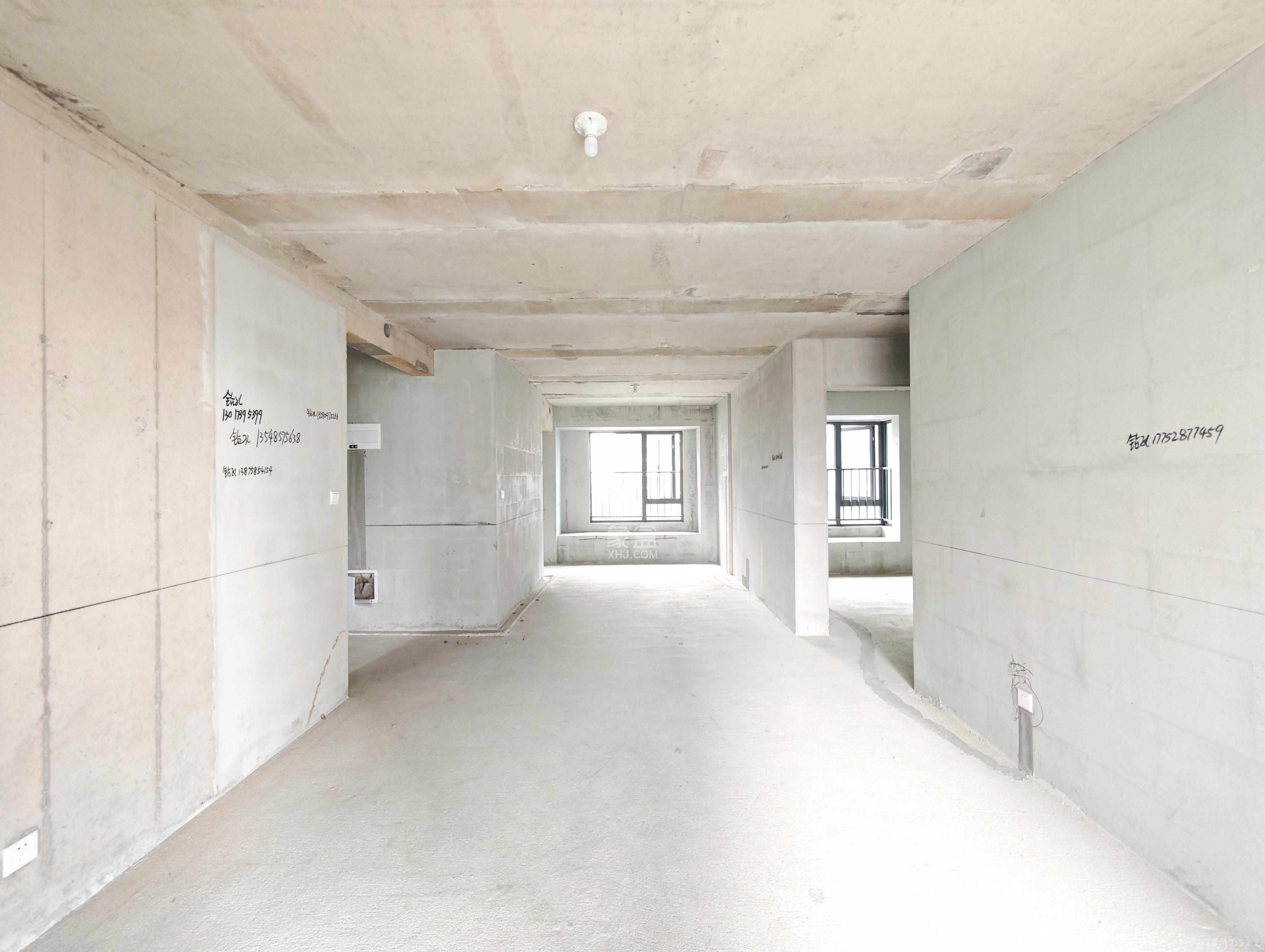 新城明昱东方  5室2厅2卫    128.0万