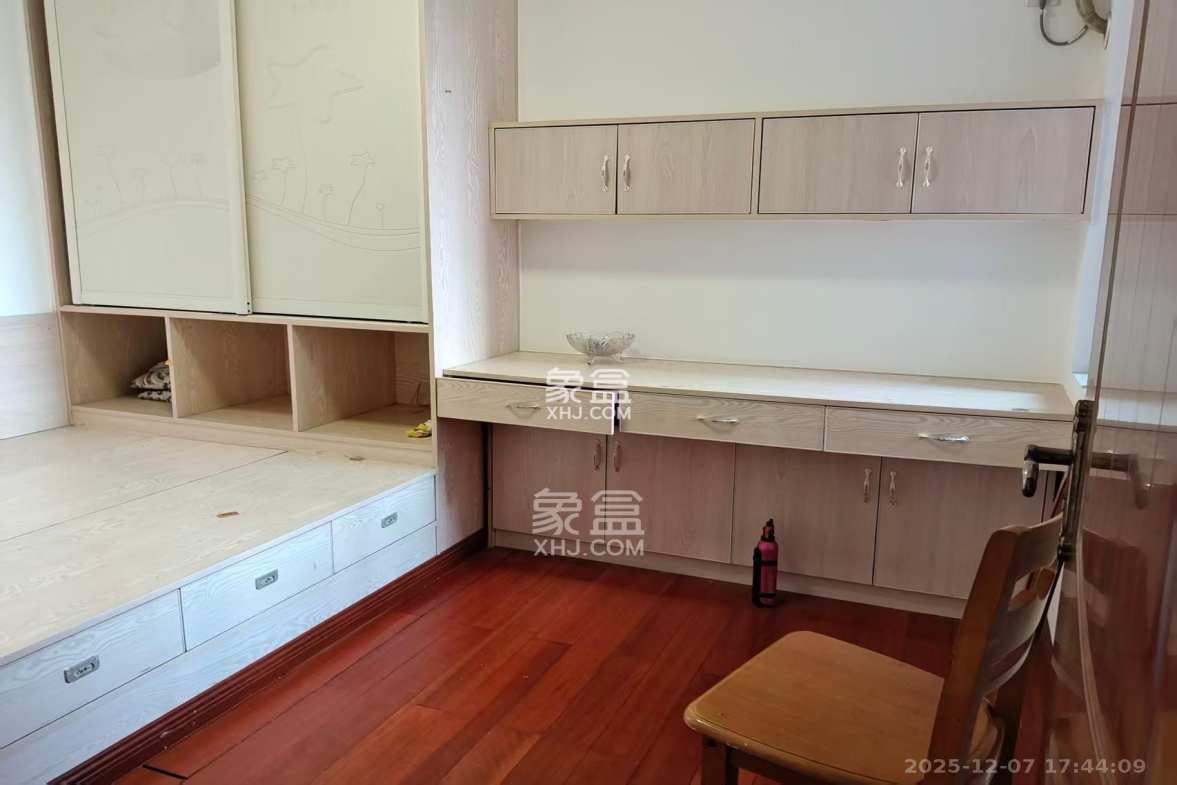 半山壹号 2室2厅1卫 2700.0元/月 半山壹号 2室2厅1卫 2700.0元/月室内图