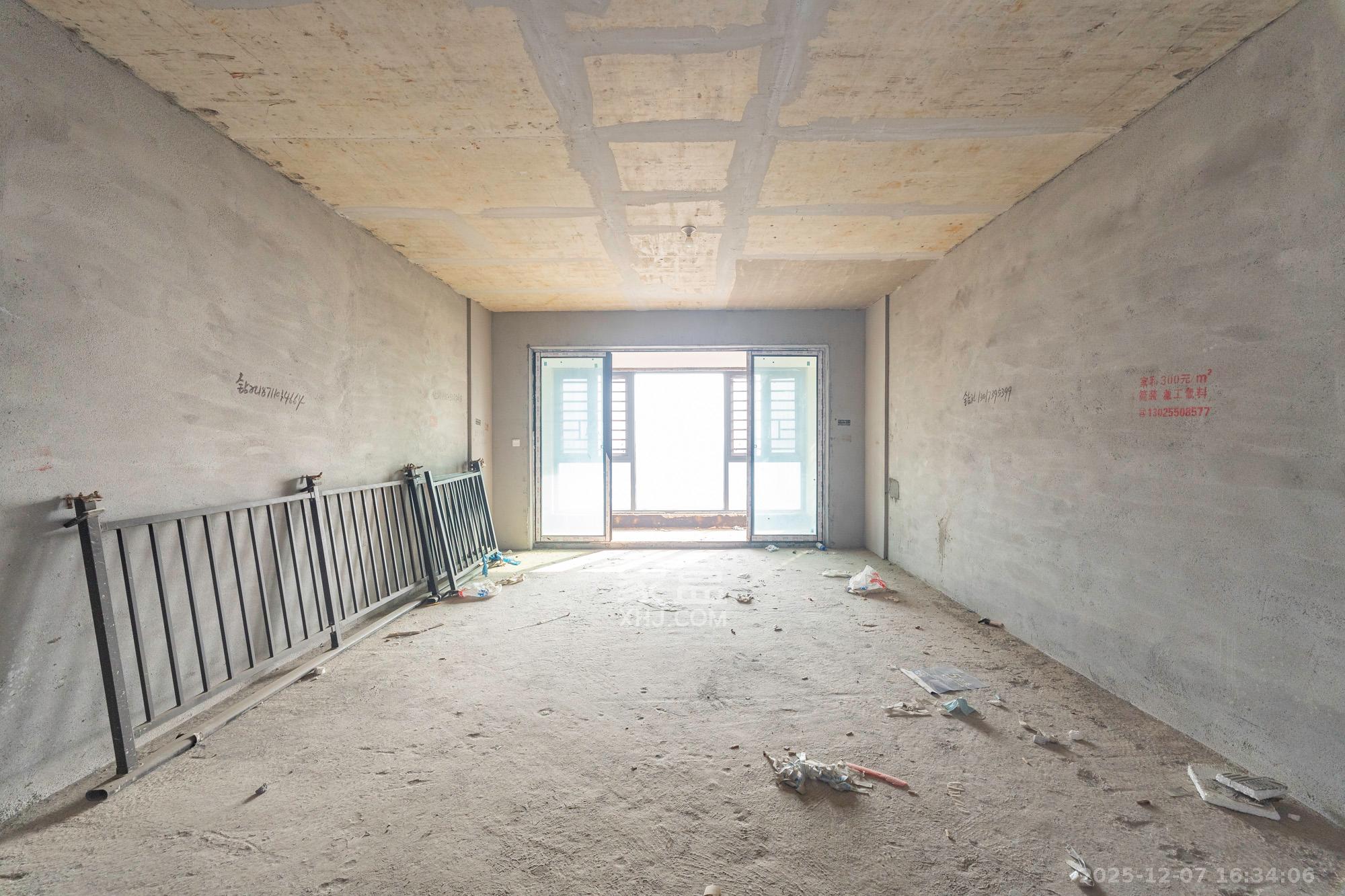 财汇新天地（财汇商务广场）  5室2厅2卫    89.8万