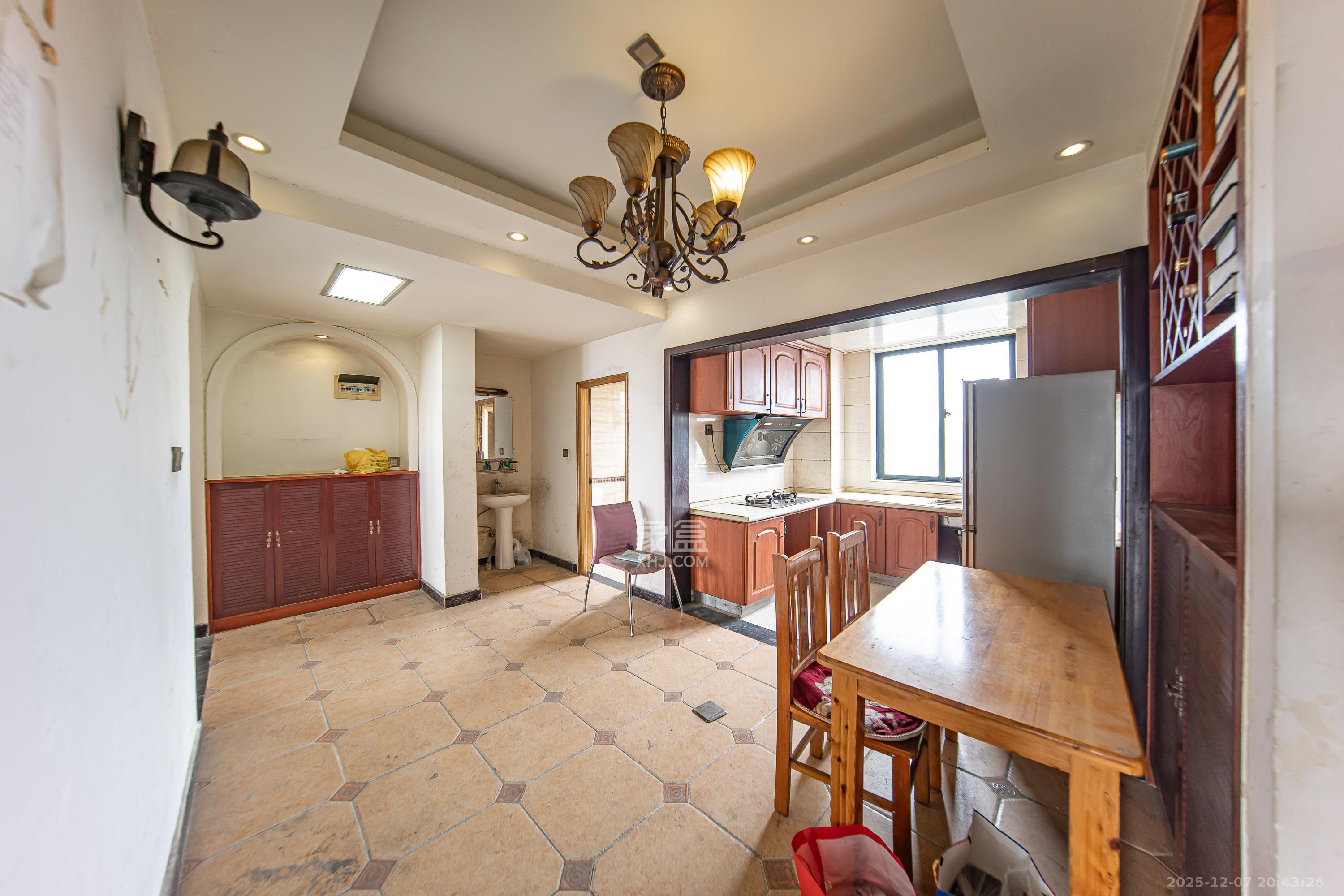 中建麓山和苑  5室2厅2卫    75.0万