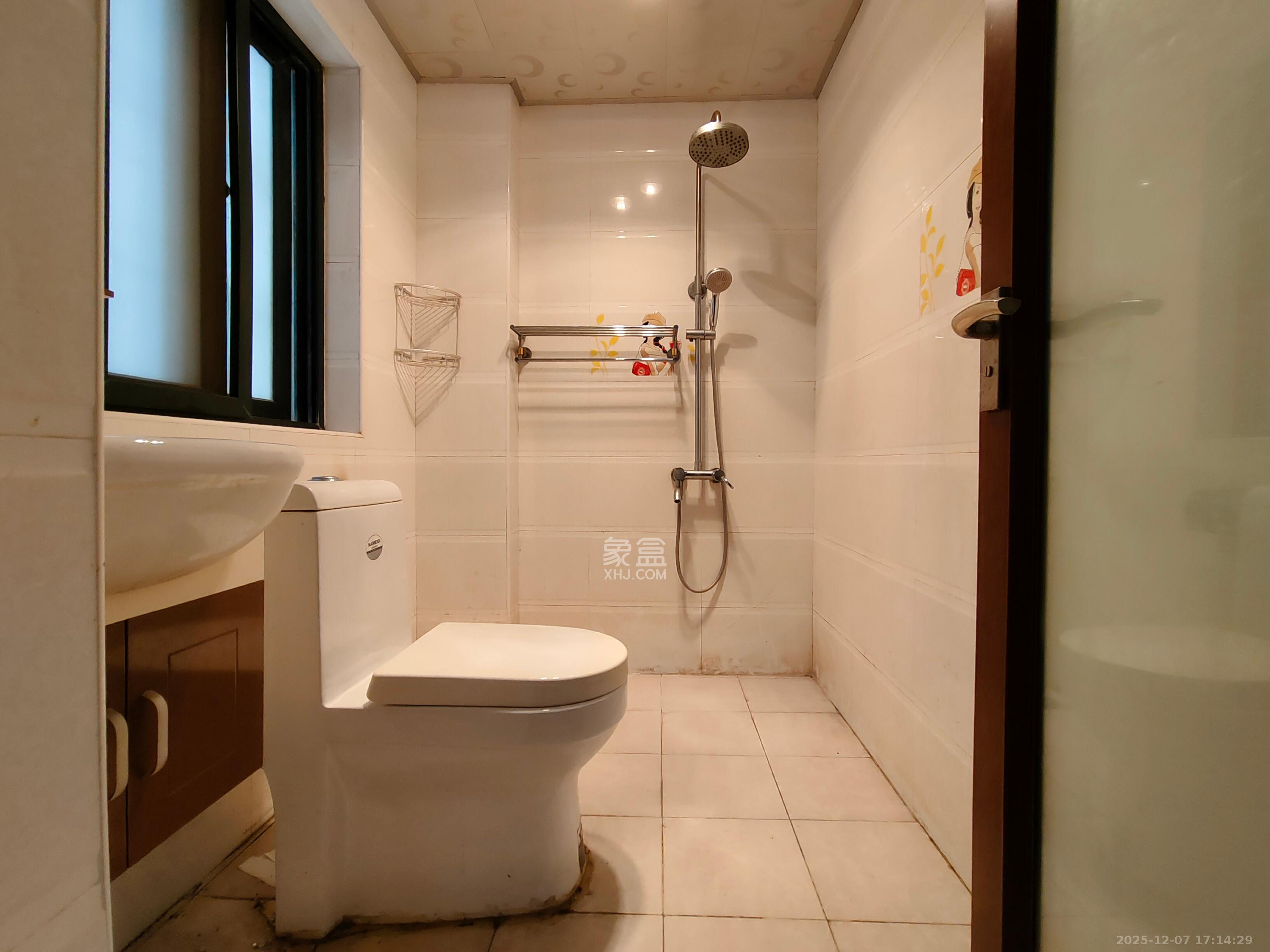 浏阳河畔家园  4室2厅2卫    2800.0元/月