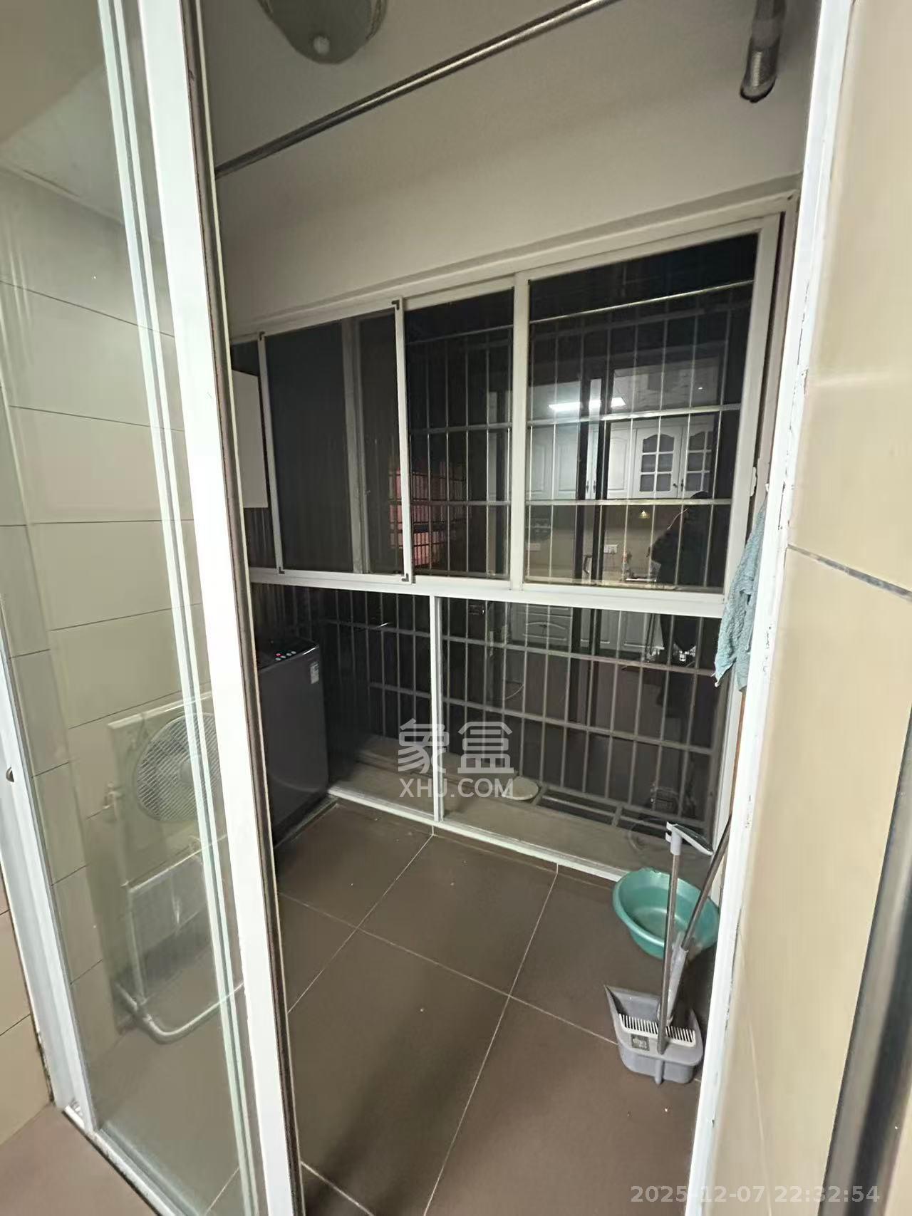 城市山水豪园(山水城市风景) 1室2厅1卫 2100.0元/月 城市山水豪园(山水城市风景) 1室2厅1卫 2100.0元/月室内图