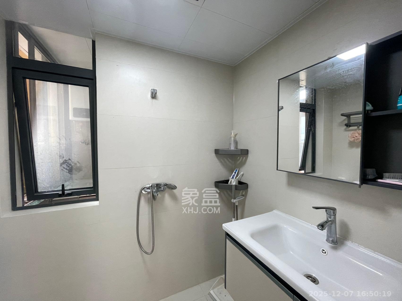 莲馨苑  1室0厅0卫    1800.0元/月