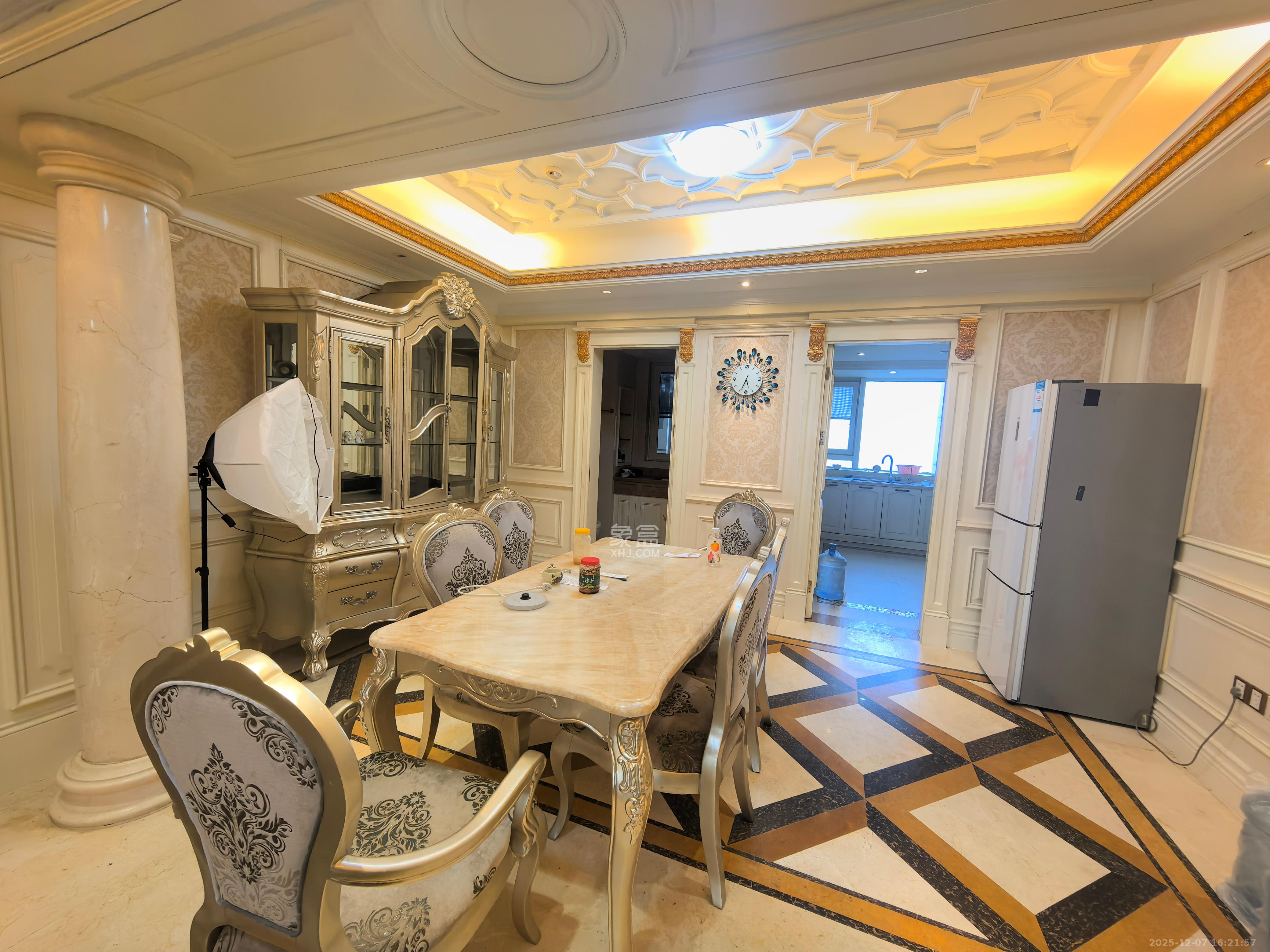 万达公馆  3室2厅4卫    7000.0元/月