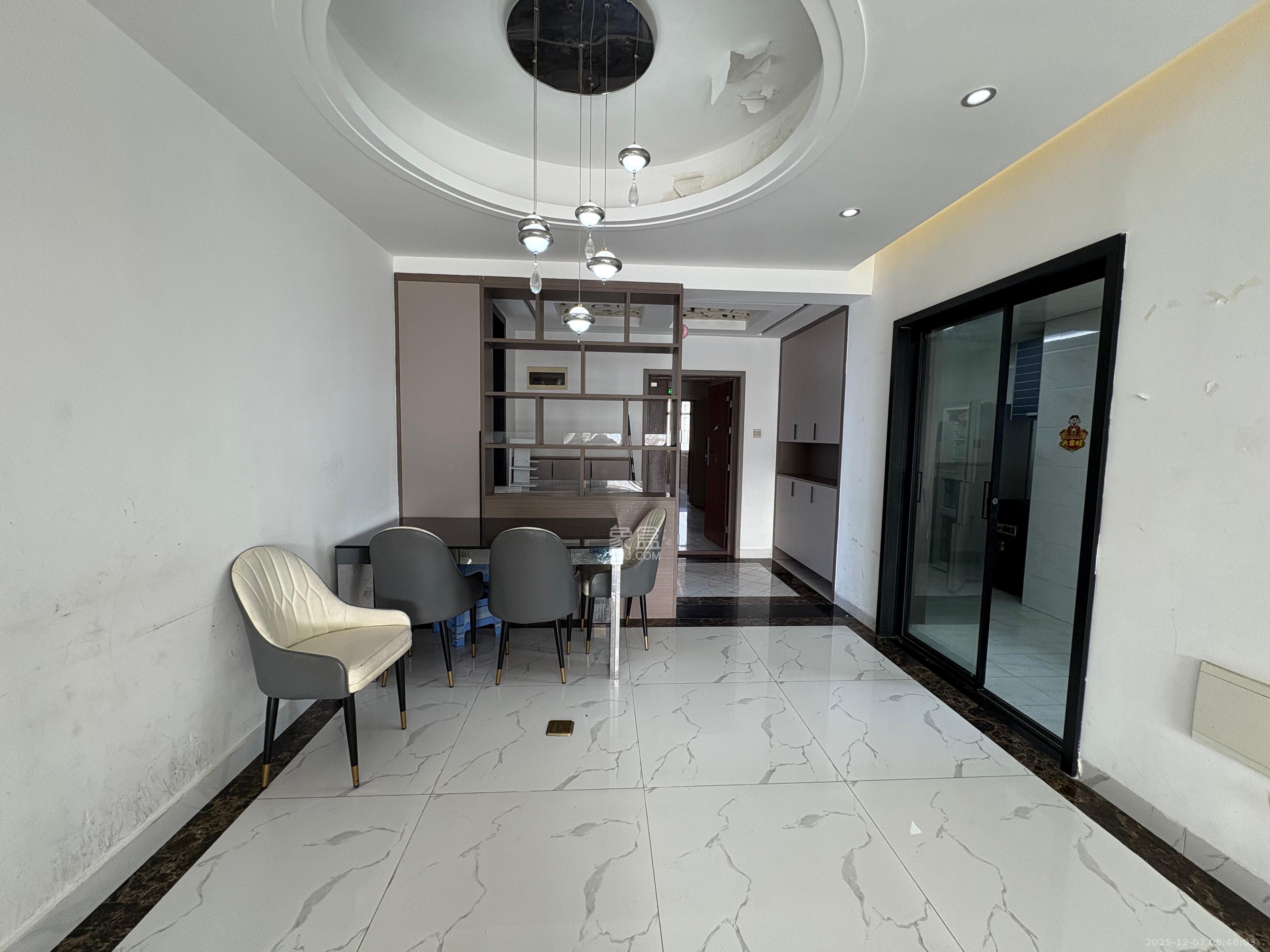 泊爱蓝湾  3室2厅3卫    3600.0元/月室内图