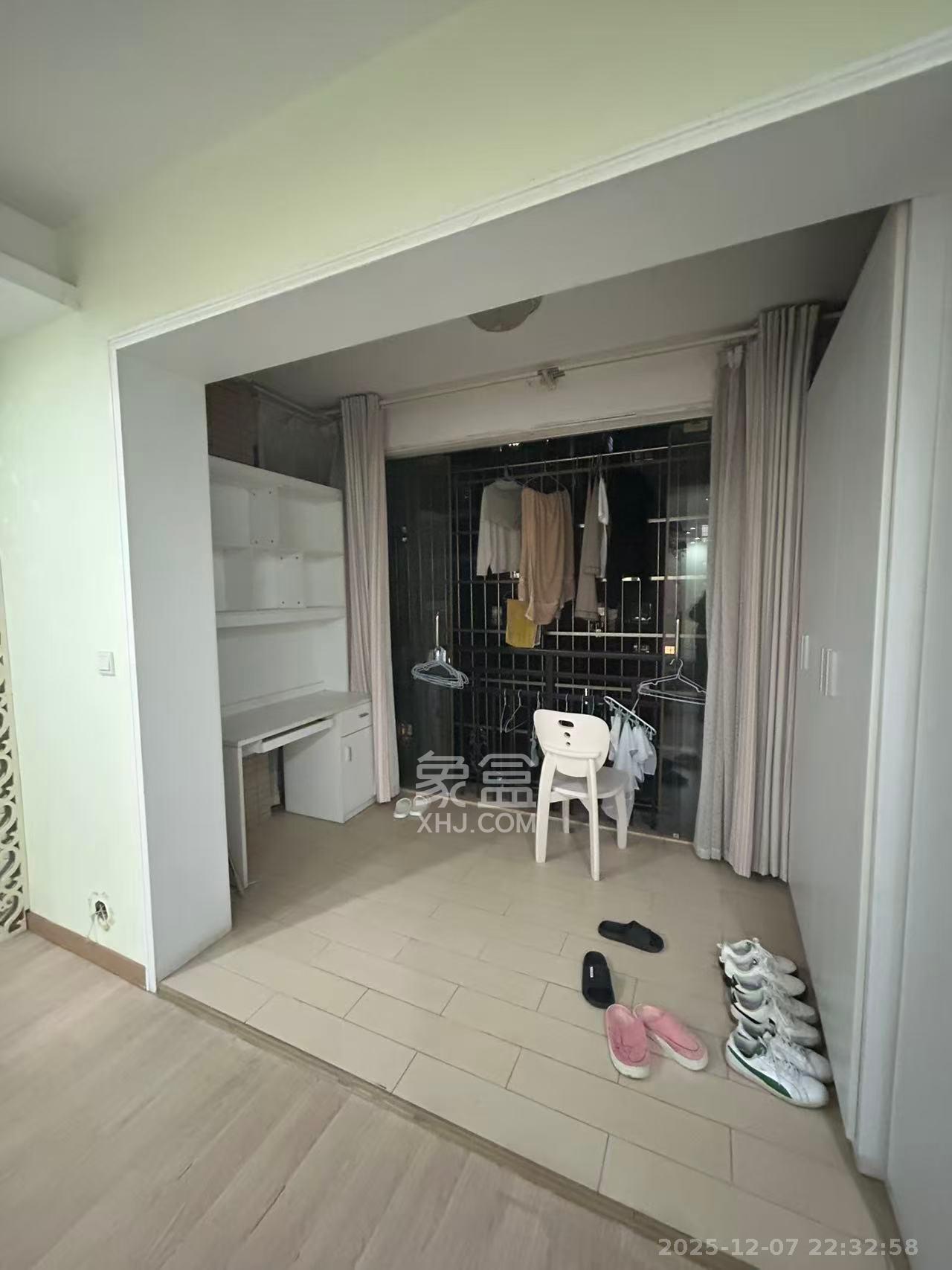 城市山水豪园(山水城市风景) 1室2厅1卫 2100.0元/月 城市山水豪园(山水城市风景) 1室2厅1卫 2100.0元/月室内图