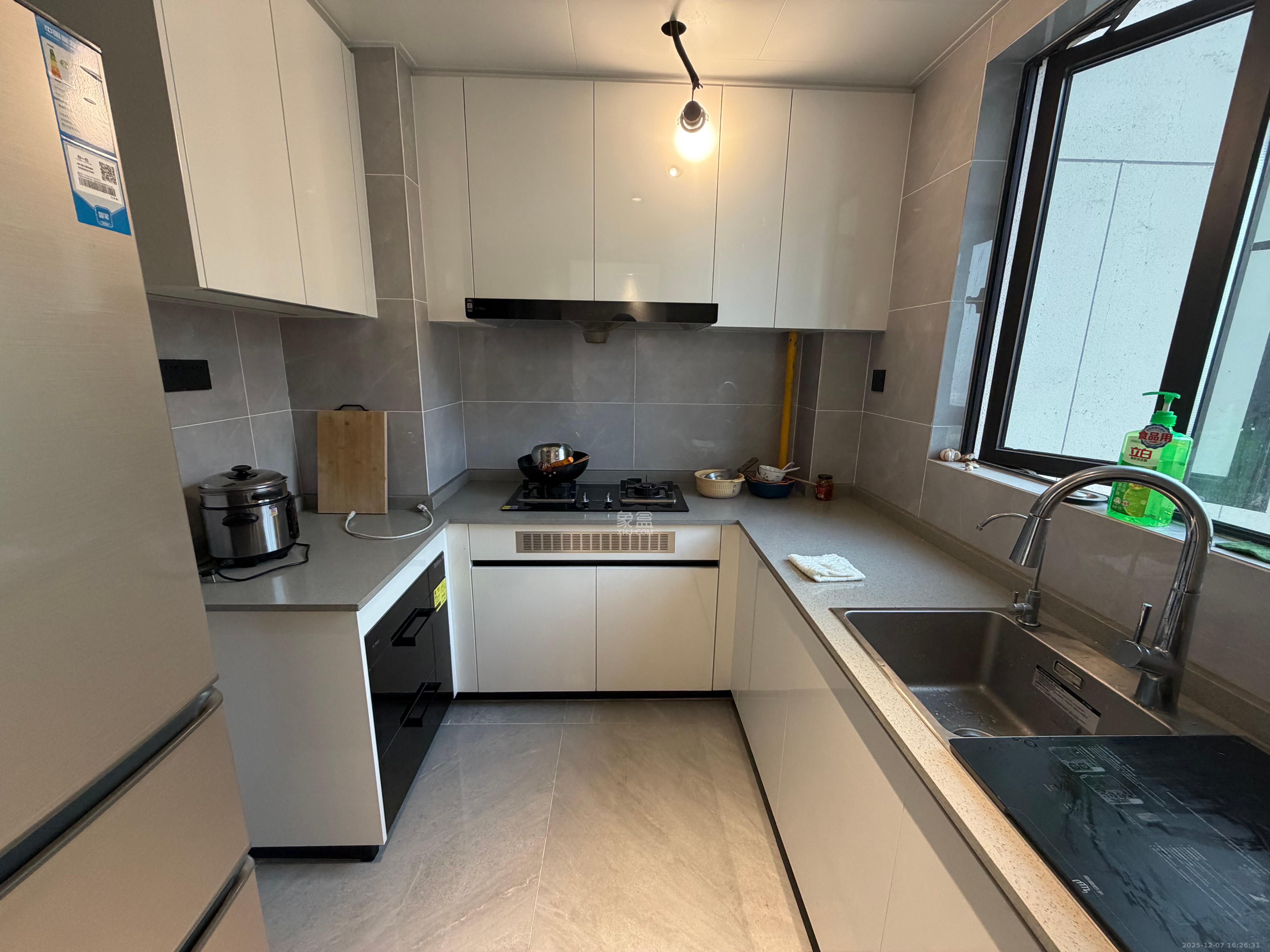 德奥悦东方  4室2厅2卫    4000.0元/月