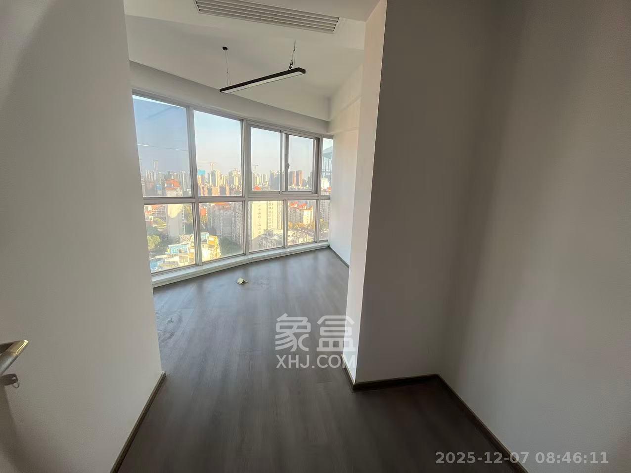 华雅花园 5室2厅2卫 15000.0元/月 华雅花园 5室2厅2卫 15000.0元/月室内图