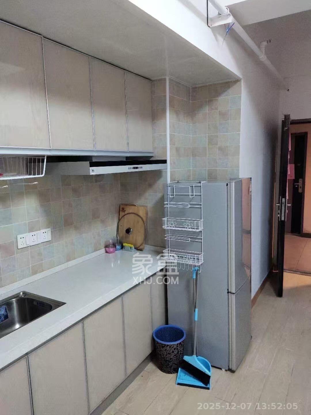 新世界广场  1室1厅1卫    1200.0元/月室内图