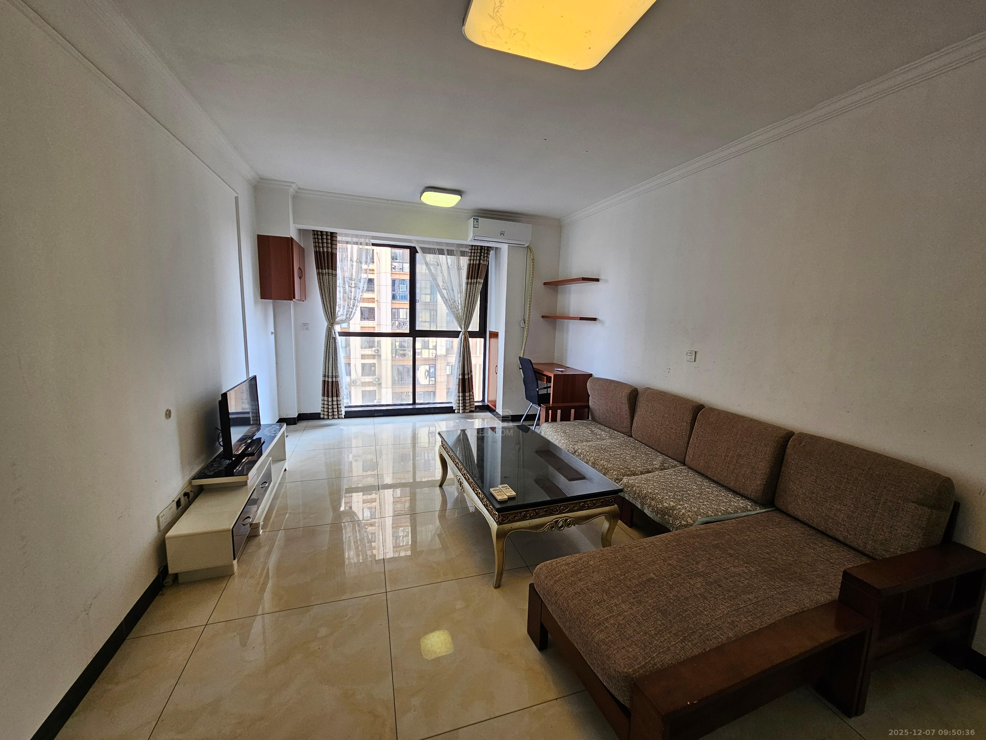 滨江花园  3室2厅2卫    1900.0元/月