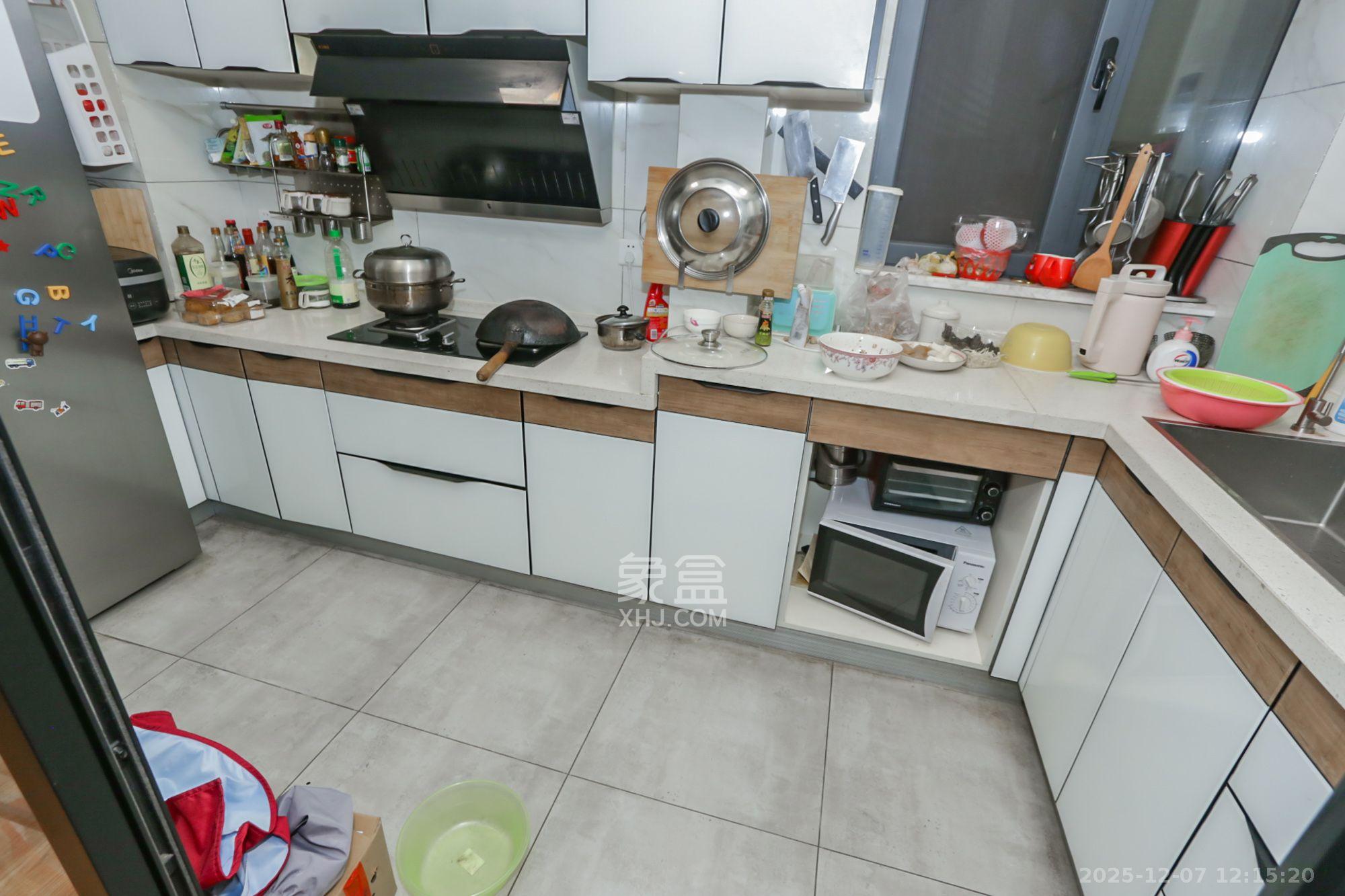 山水誉峰  4室2厅2卫    3800.0元/月室内图