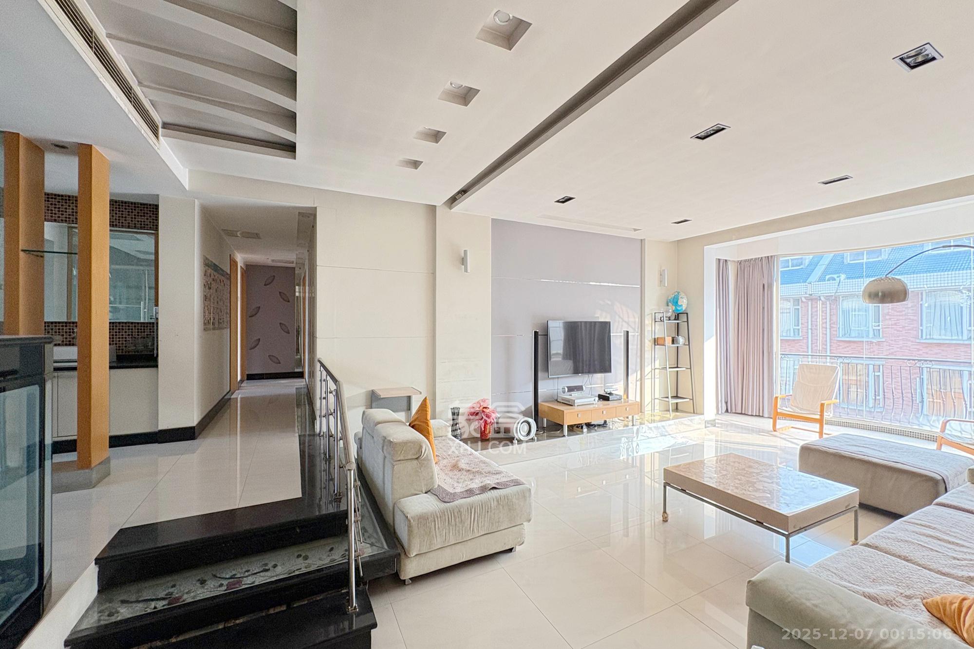 锦园小区（省移动公司宿舍）  4室2厅2卫    300.0万