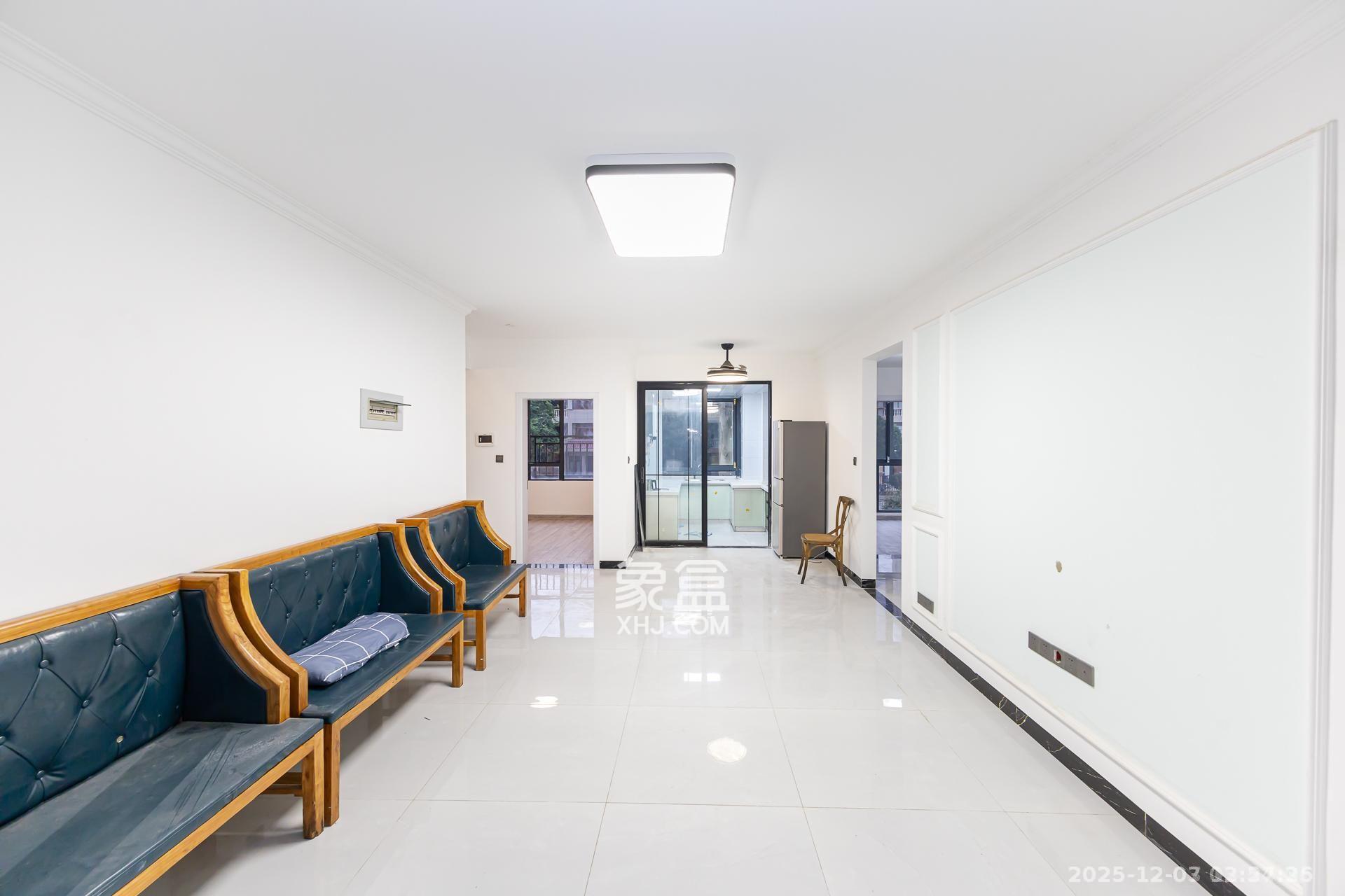 明发阅江悦府  4室2厅2卫    2400.0元/月