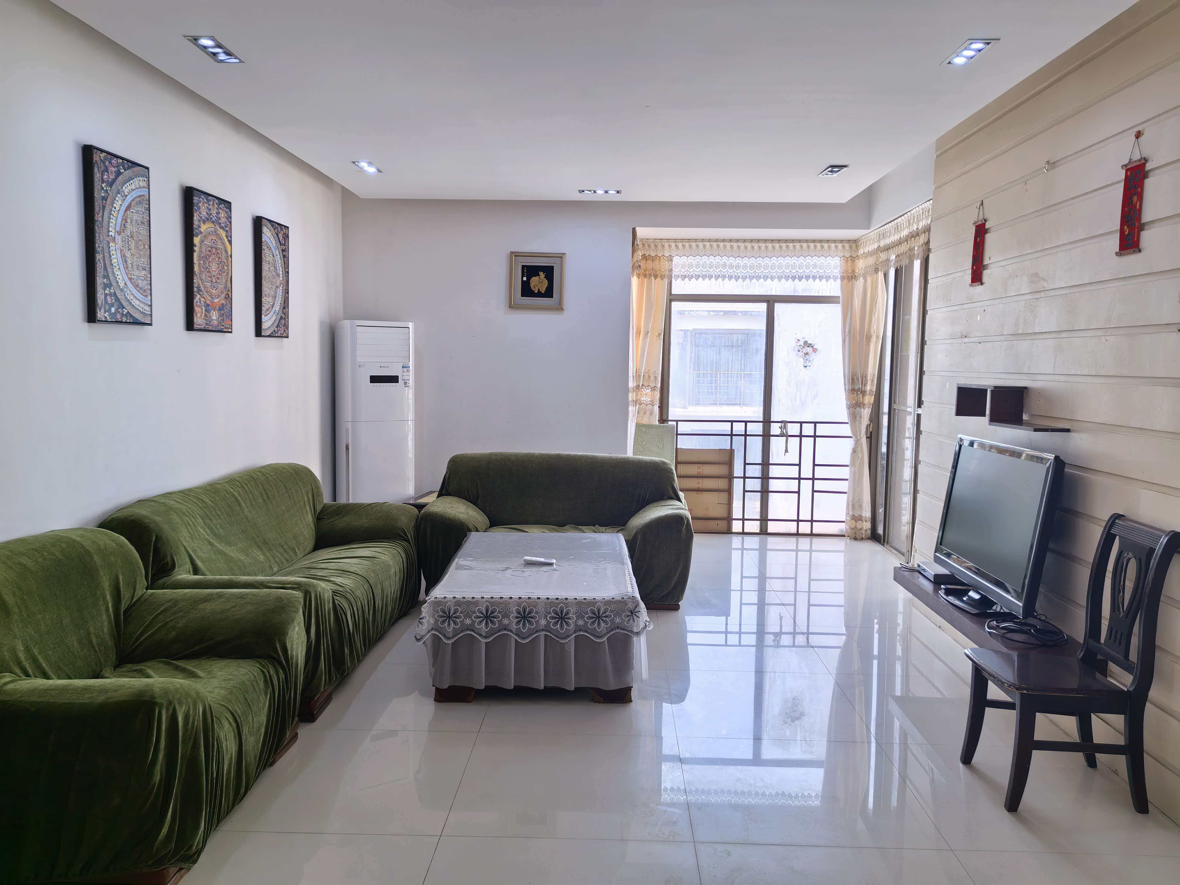 海岸壹号  3室2厅1卫    4000.0元/月